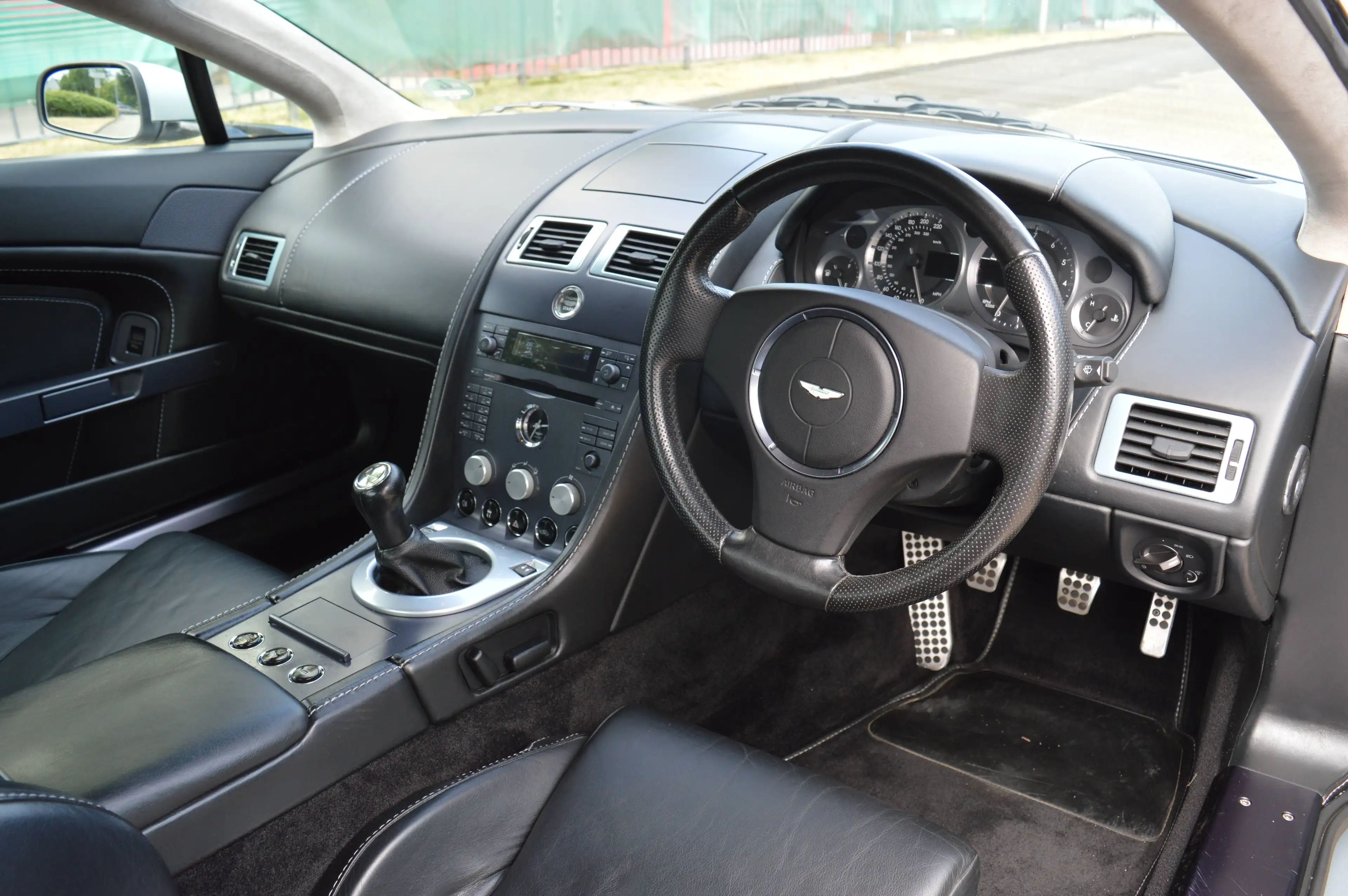 Aston Martin Vantage V8 Vantage*Leder*PDC* — photo 11