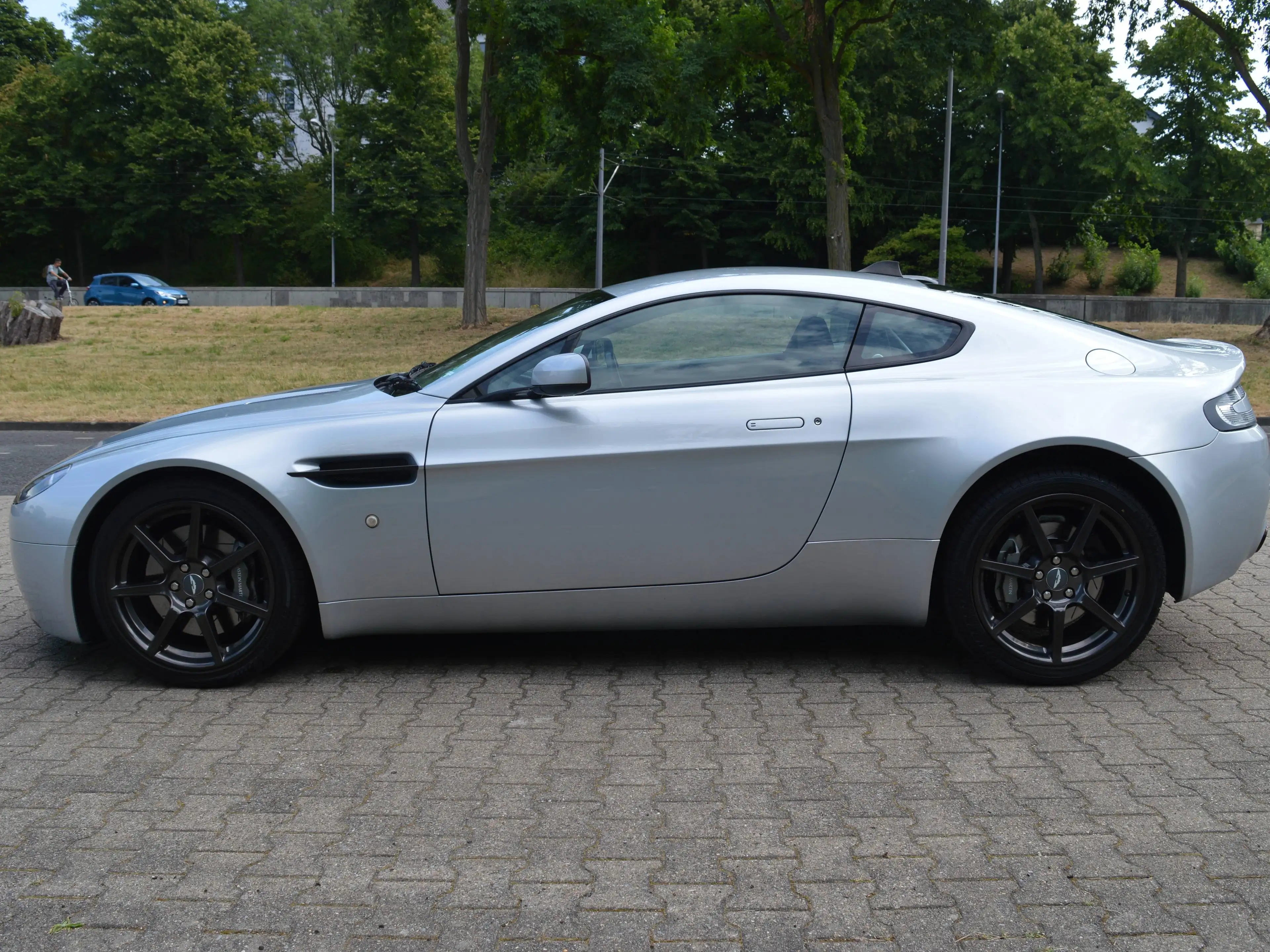 Aston Martin Vantage V8 Vantage*Leder*PDC* — photo 3
