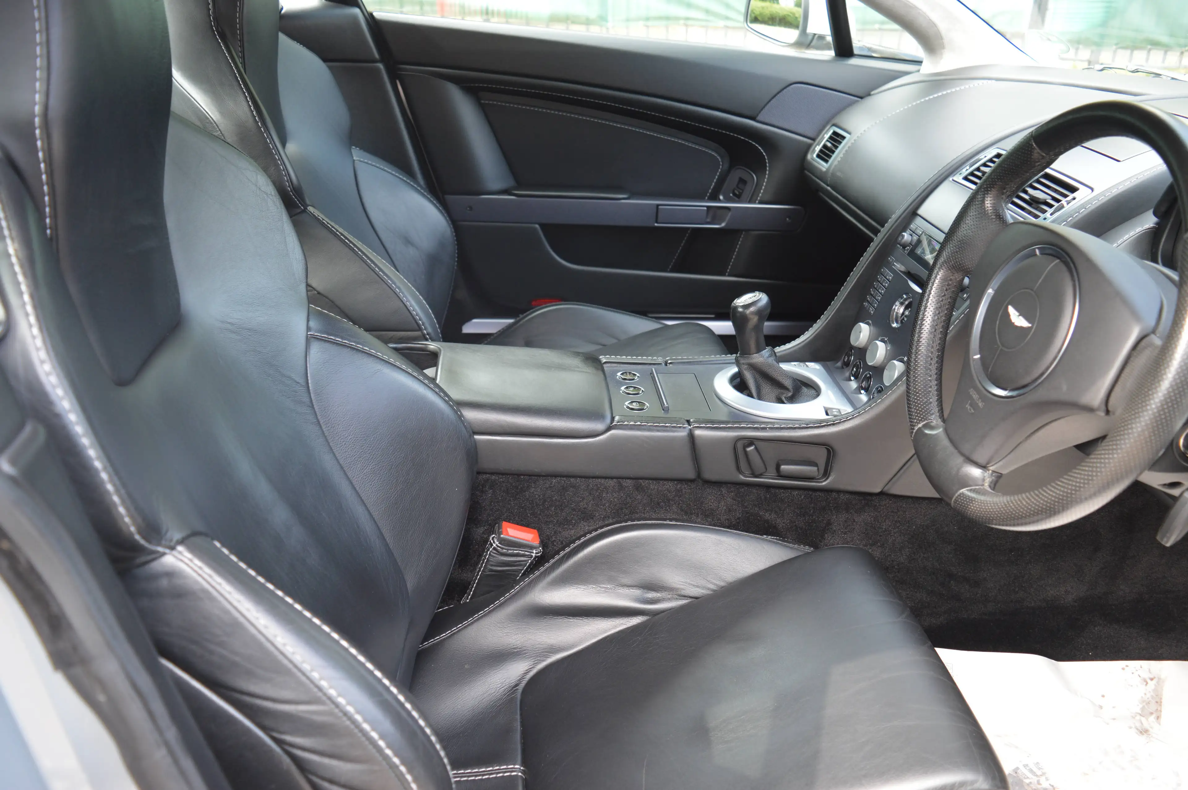 Aston Martin Vantage V8 Vantage*Leder*PDC* — photo 12