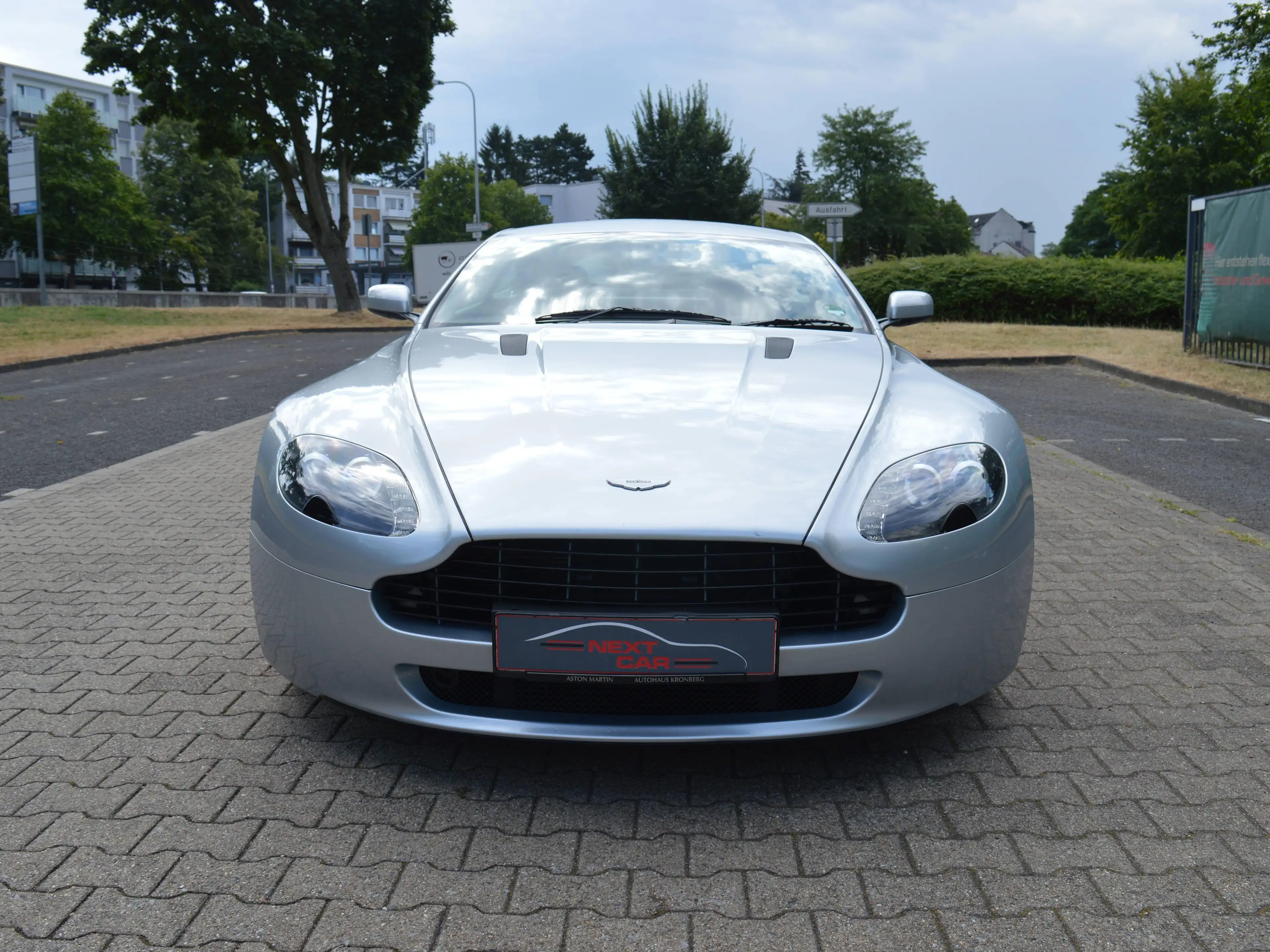 Aston Martin Vantage V8 Vantage*Leder*PDC* — photo 2