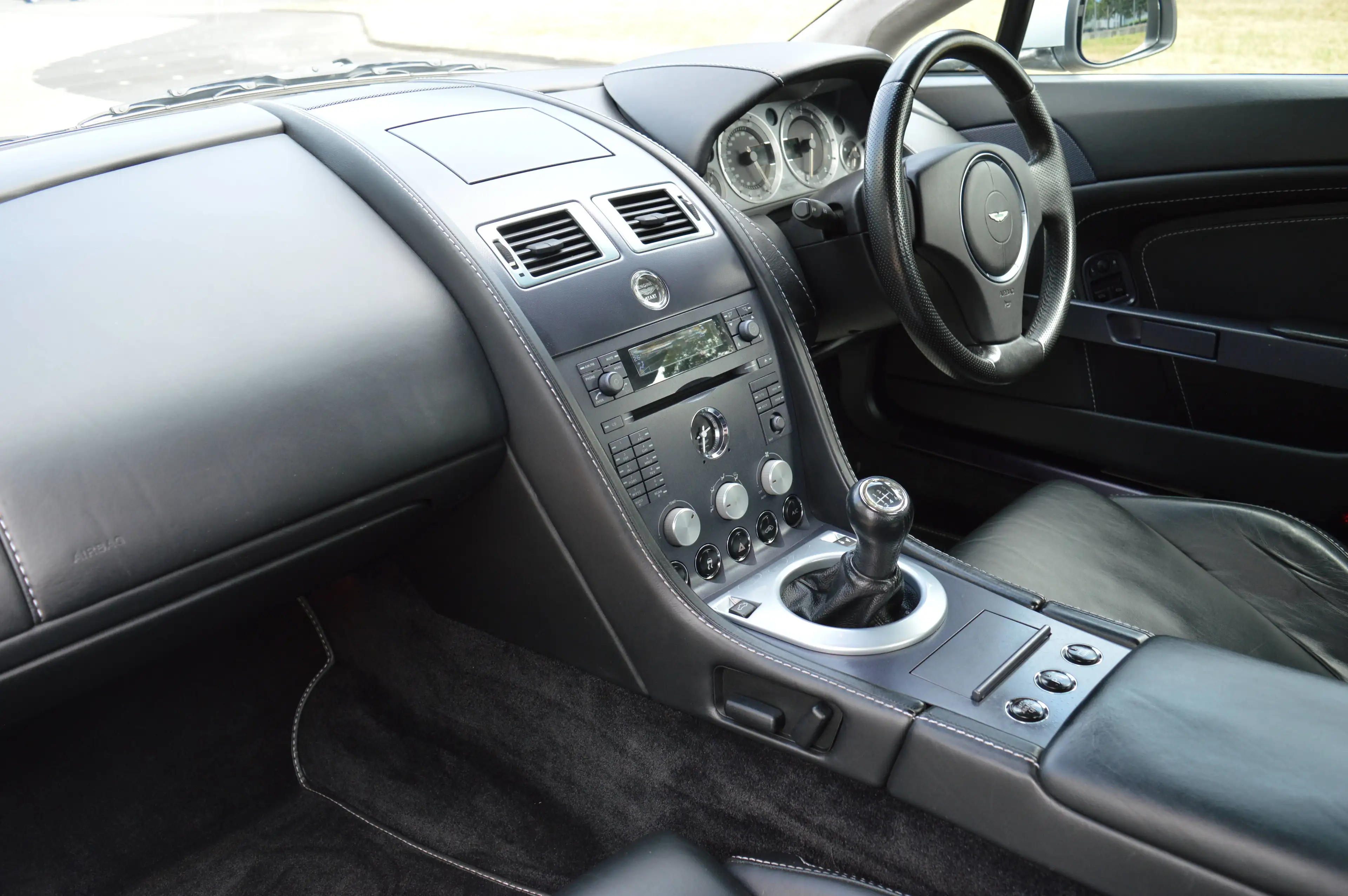 Aston Martin Vantage V8 Vantage*Leder*PDC* — photo 9