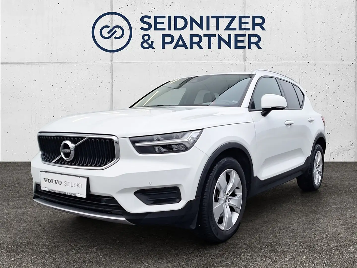 Volvo XC40 D4 Momentum AWD Geartronic Weiß - 1