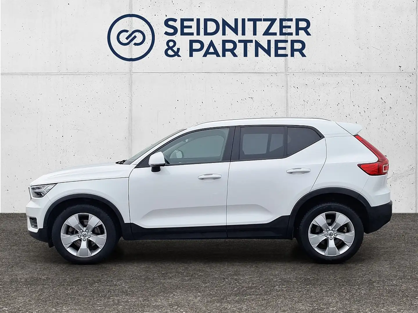 Volvo XC40 D4 Momentum AWD Geartronic Weiß - 2