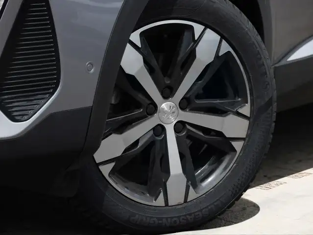 Peugeot 3008 view 4