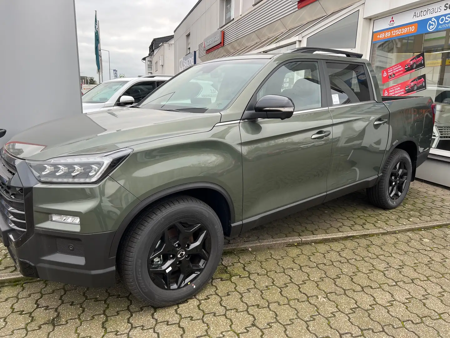 SsangYong Musso 4WD AT Sondermodell "Black Line" (neuestes Modell) Verde - 2