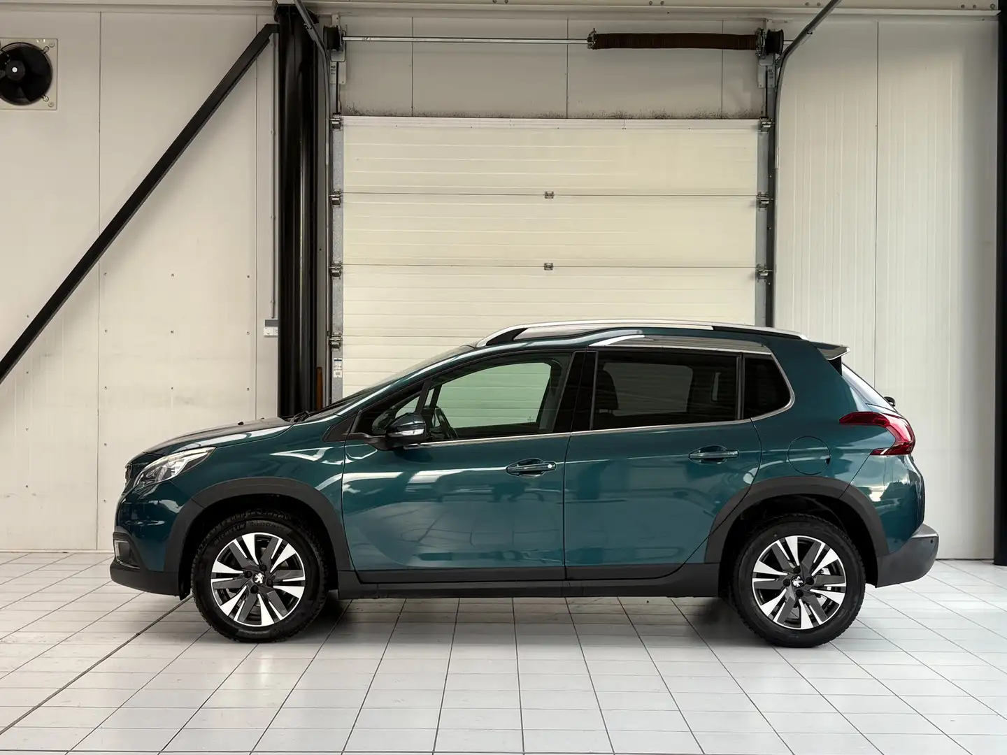 Peugeot 2008 1.2i *CROSSWAY*CUIR*GPS*CAMERA*CARPLAY*JANTES* Blauw - 2