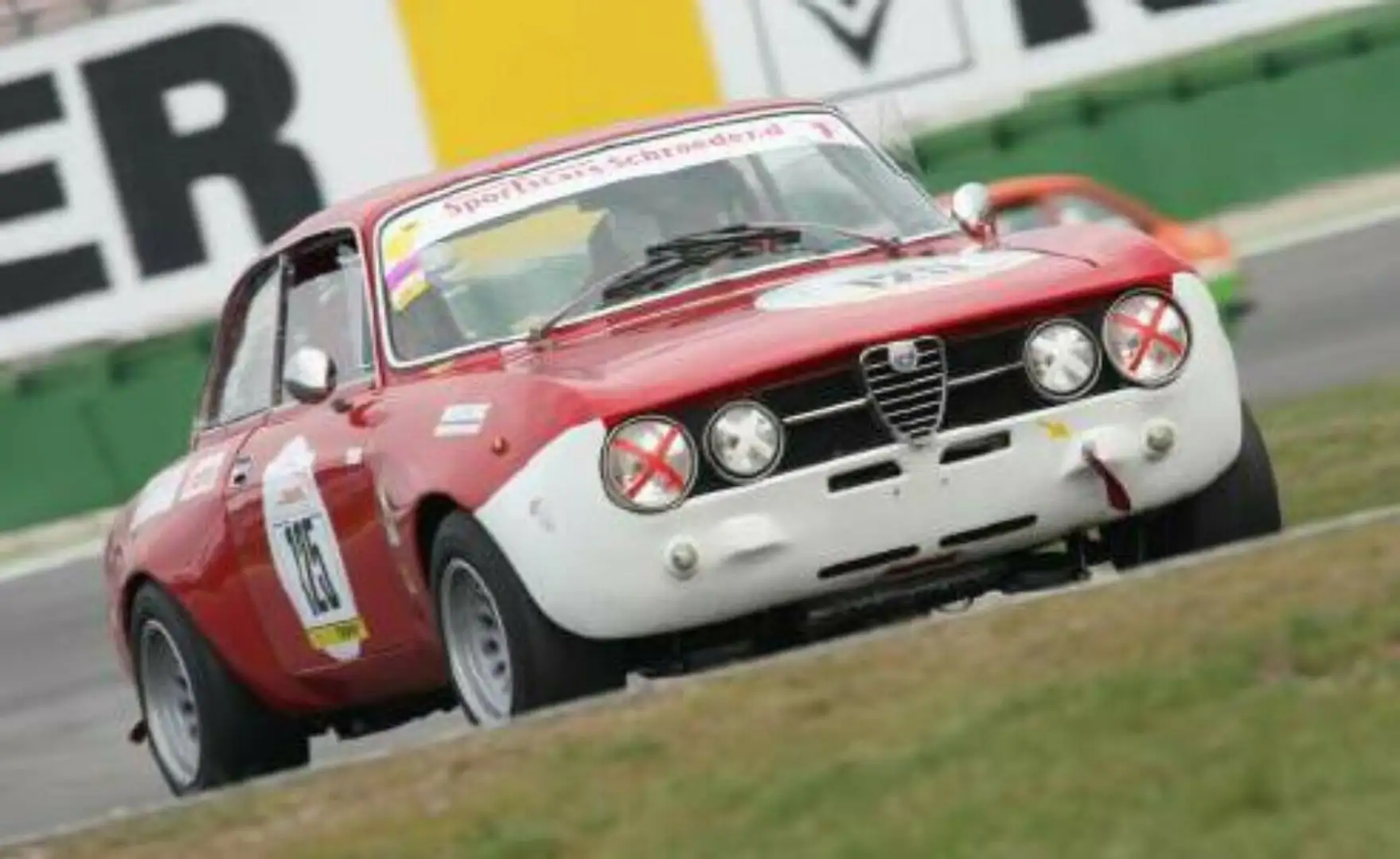Alfa Romeo GT 1750 GTAm Competition Rennwagen mit Zubehör Rouge - 2