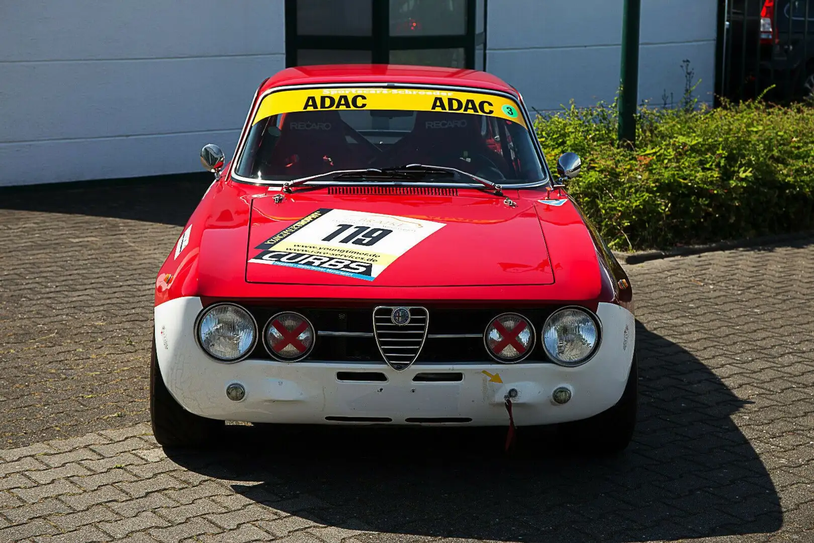 Alfa Romeo GT 1750 GTAm Competition Rennwagen mit Zubehör Rosso - 2