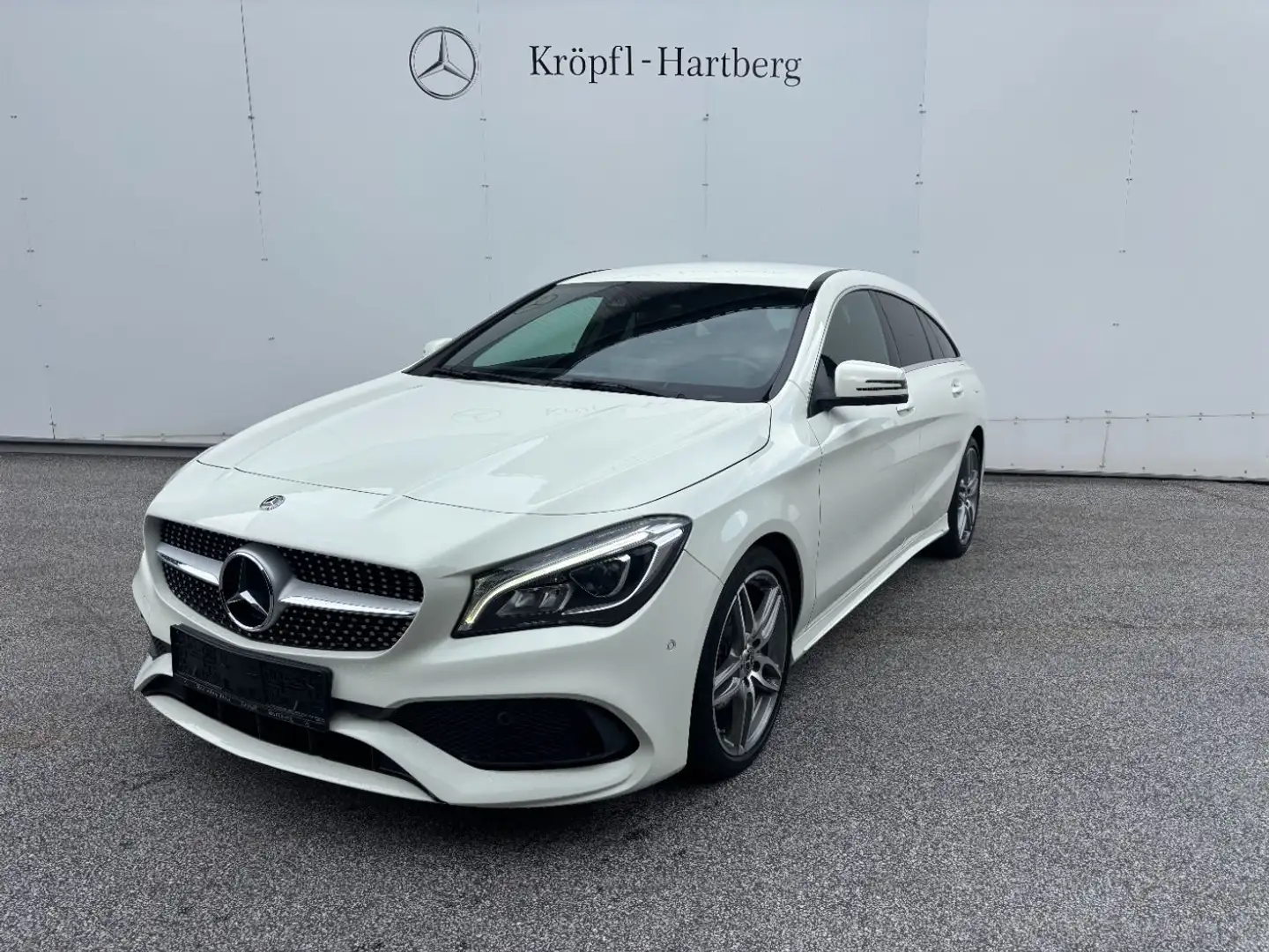 Mercedes-Benz CLA 200 d Shooting Brake AMG Line Weiß - 2