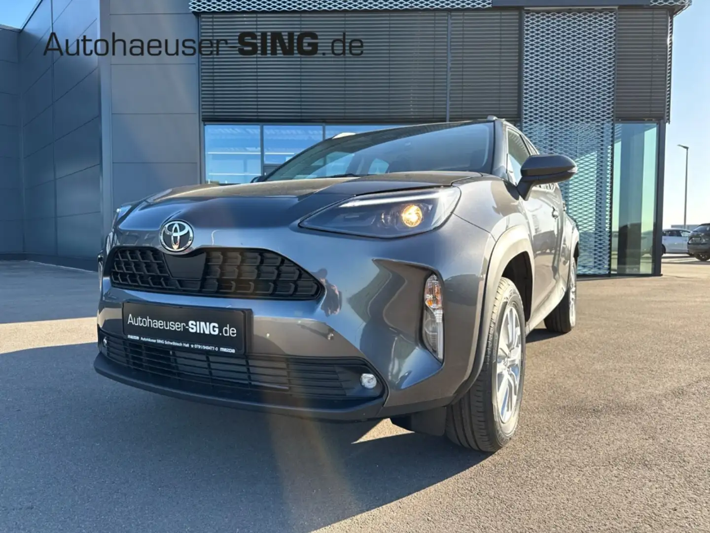 Toyota Yaris Cross HEV 116 CVT Klima Tempo Alu AC/AA Grau - 1