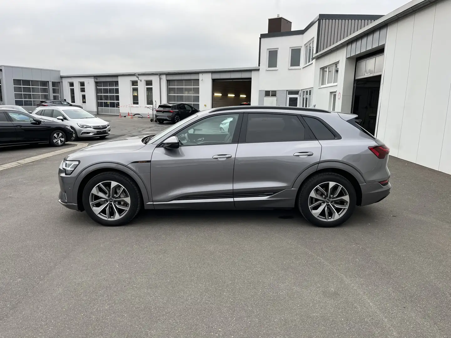 Audi e-tron quattro advanced 192€ m. 20% Anzahlung Virtual C Grau - 2
