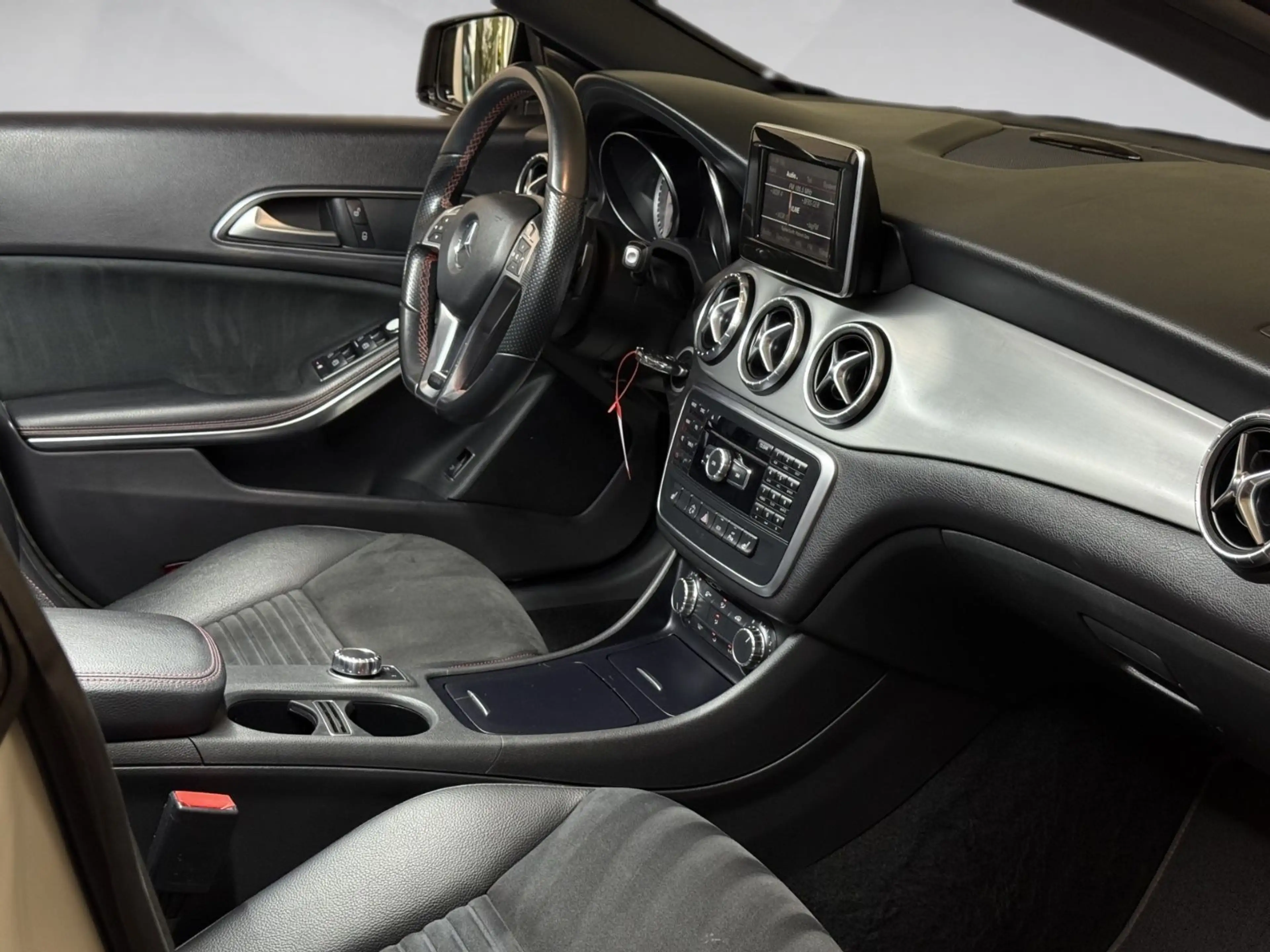 Mercedes-Benz CLA 180 AMG LINE/NIGHT-PAKET/BI-XENON/KLIMA/SHZ — photo 15