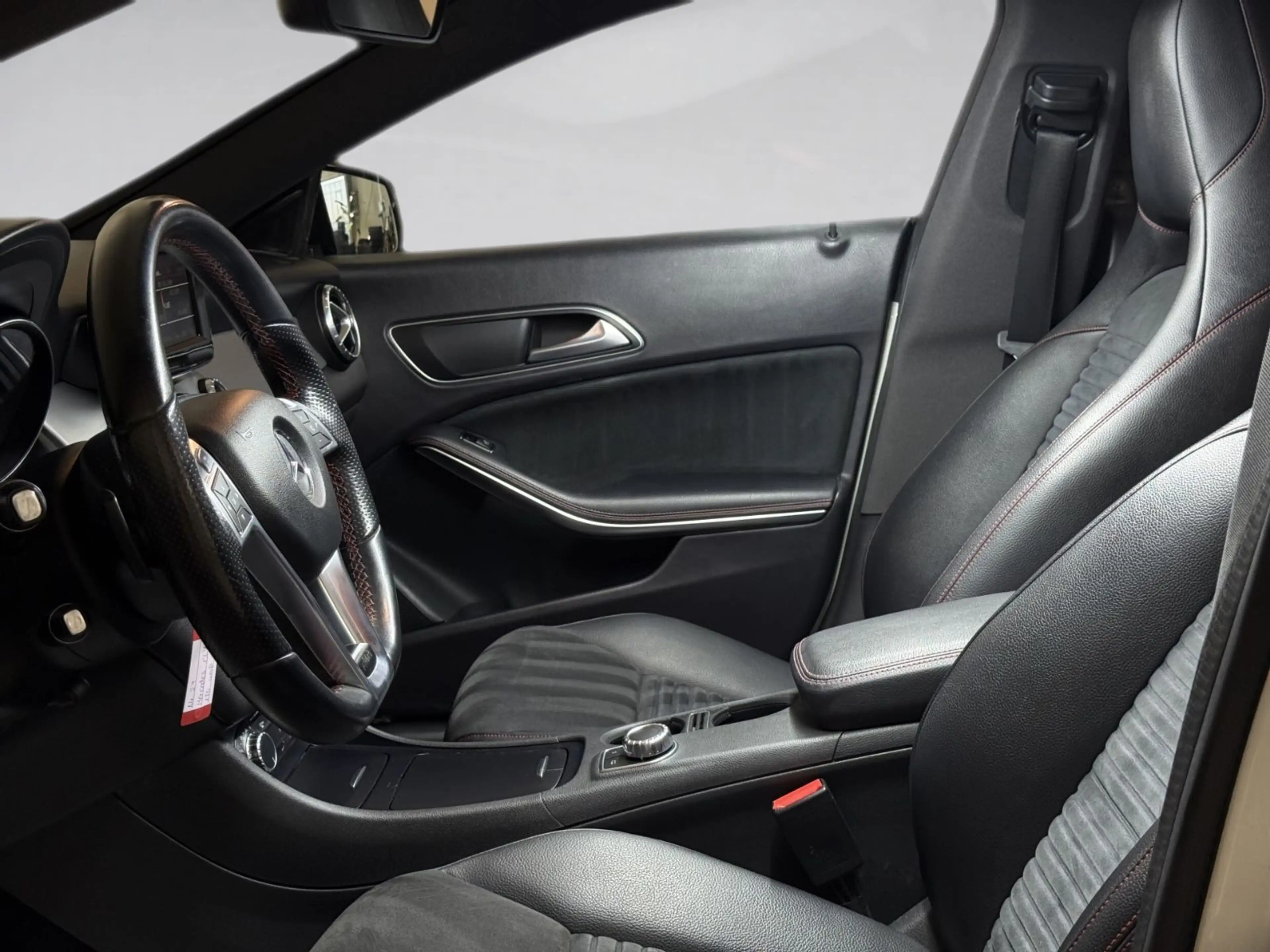 Mercedes-Benz CLA 180 AMG LINE/NIGHT-PAKET/BI-XENON/KLIMA/SHZ — photo 12