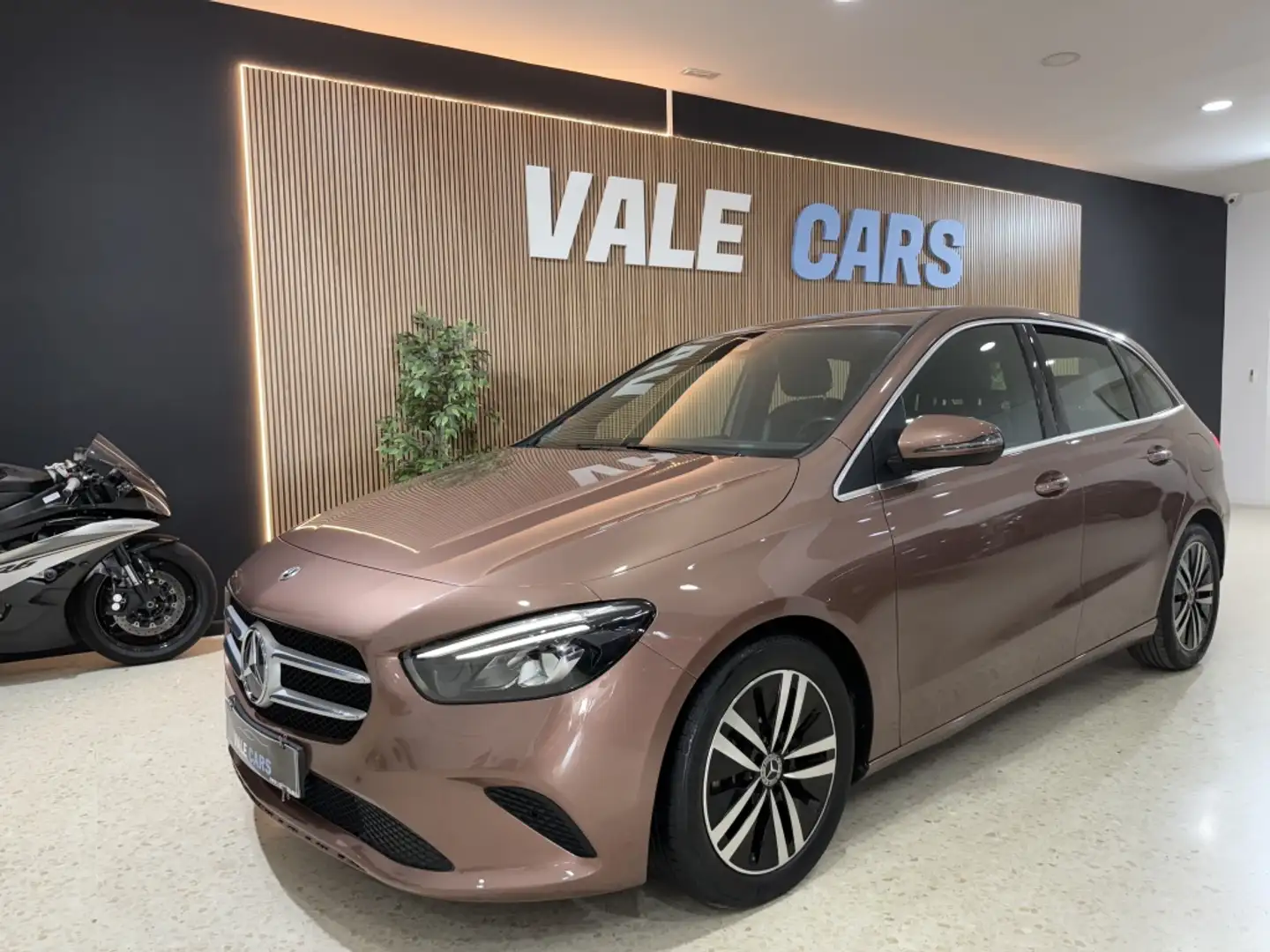 Mercedes-Benz B 200 200d 8G-DCT - 1