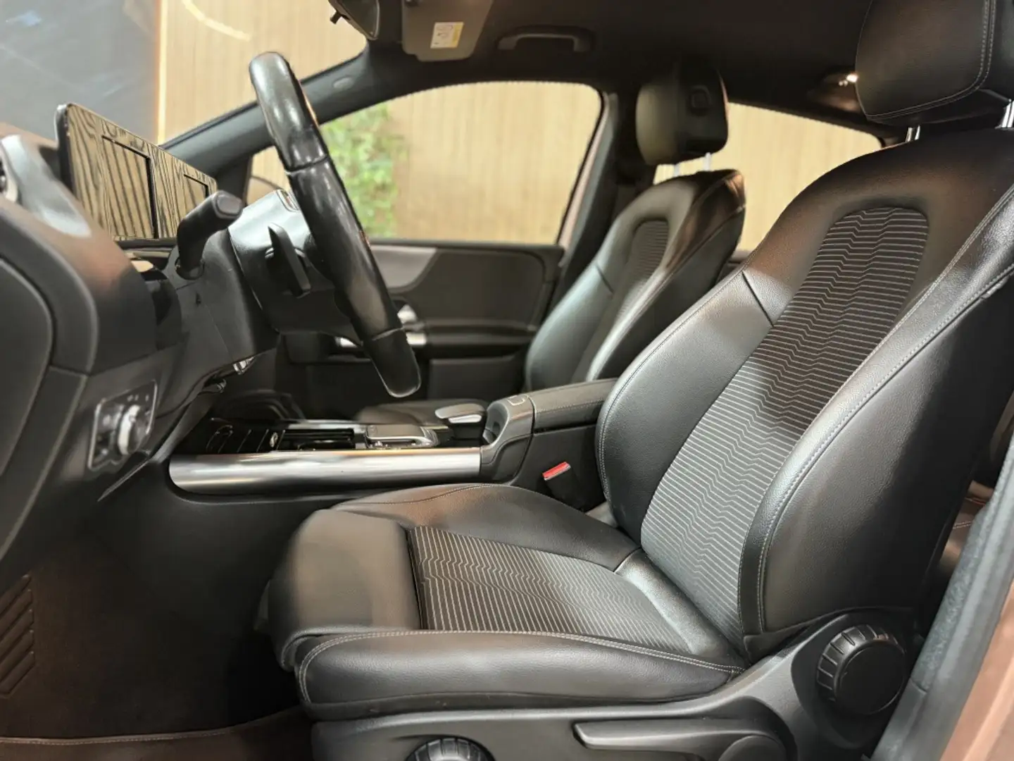 Mercedes-Benz B 200 200d 8G-DCT - 2