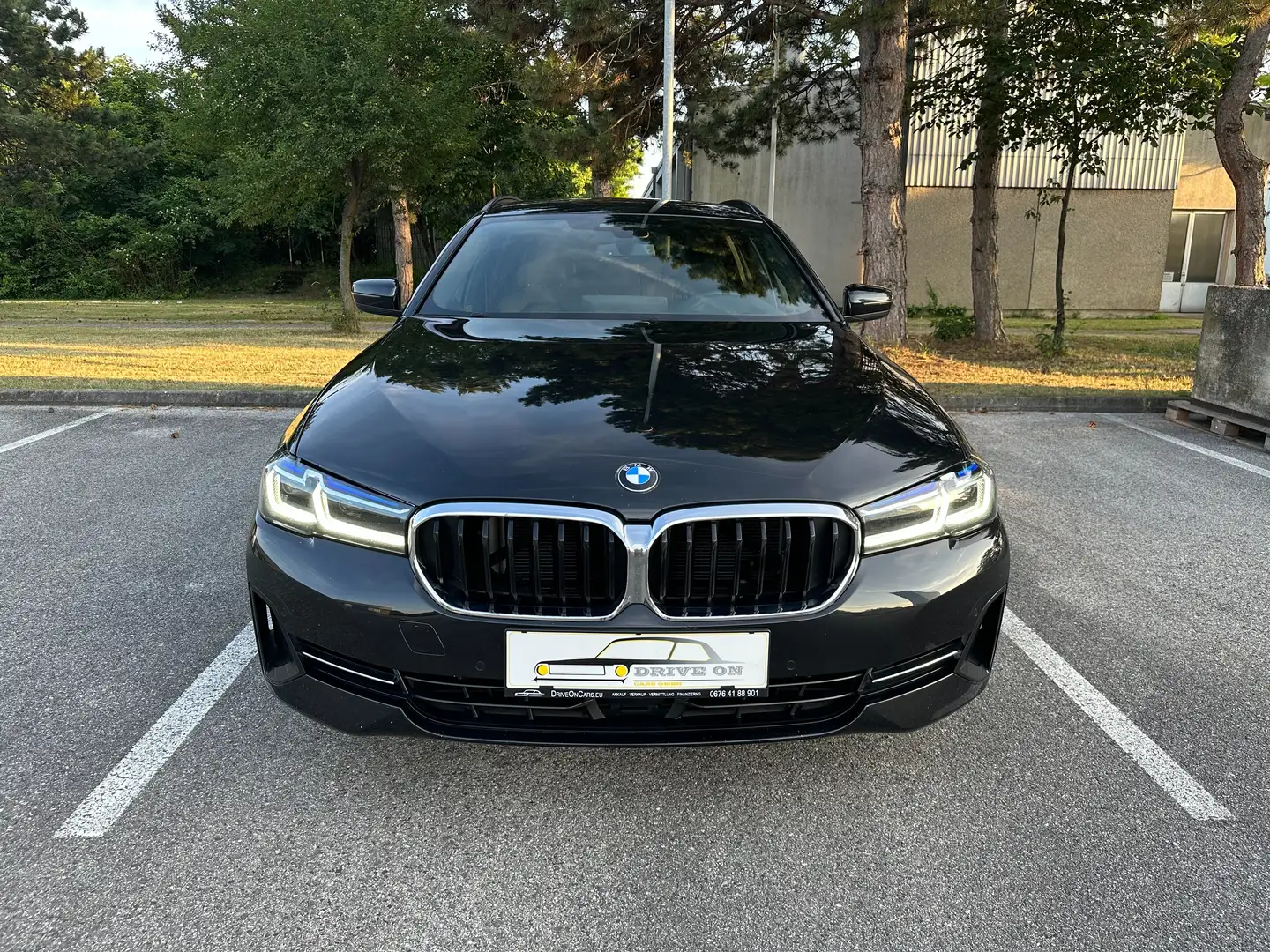 BMW 520 Leder*BusP.*DrivingA.P.*Kamera*StandH*Sportf*HIFI Schwarz - 2
