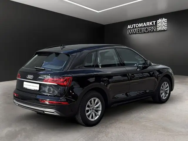 Audi Q5 view 8