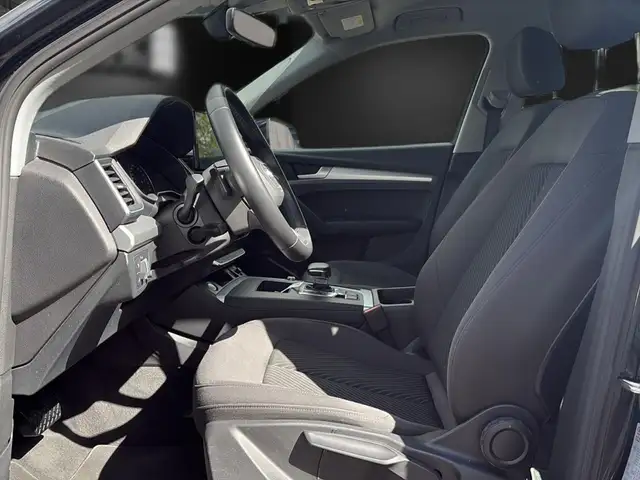 Audi Q5 view 14