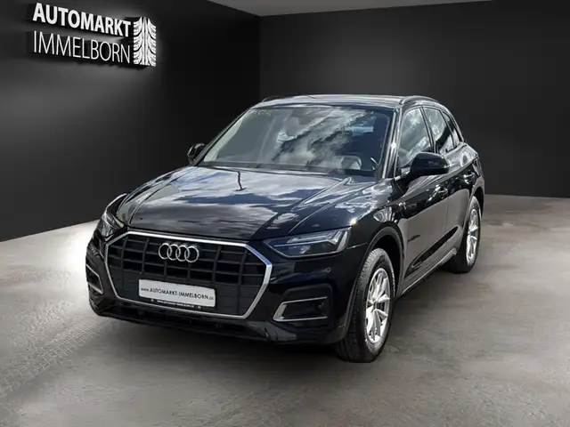 Audi Q5 view 3