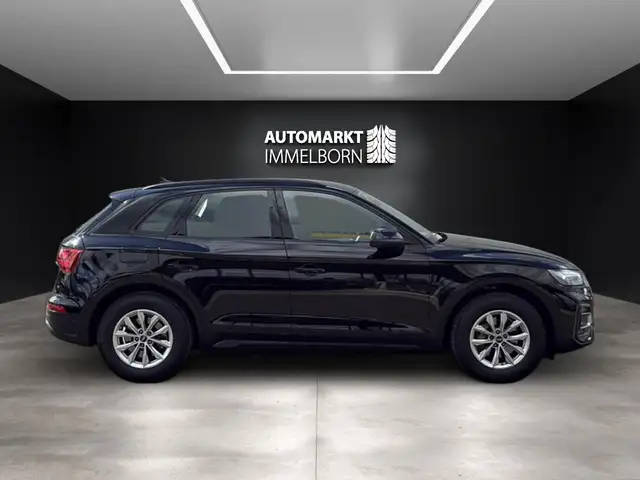 Audi Q5 view 11