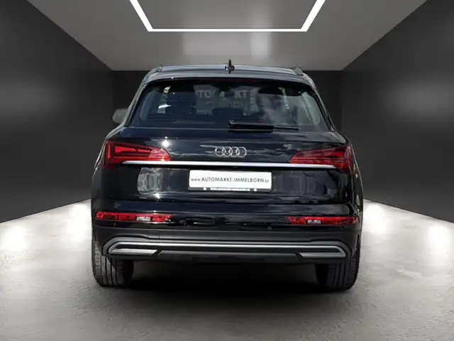 Audi Q5 view 10