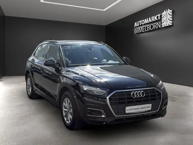 Audi Q5 view 2