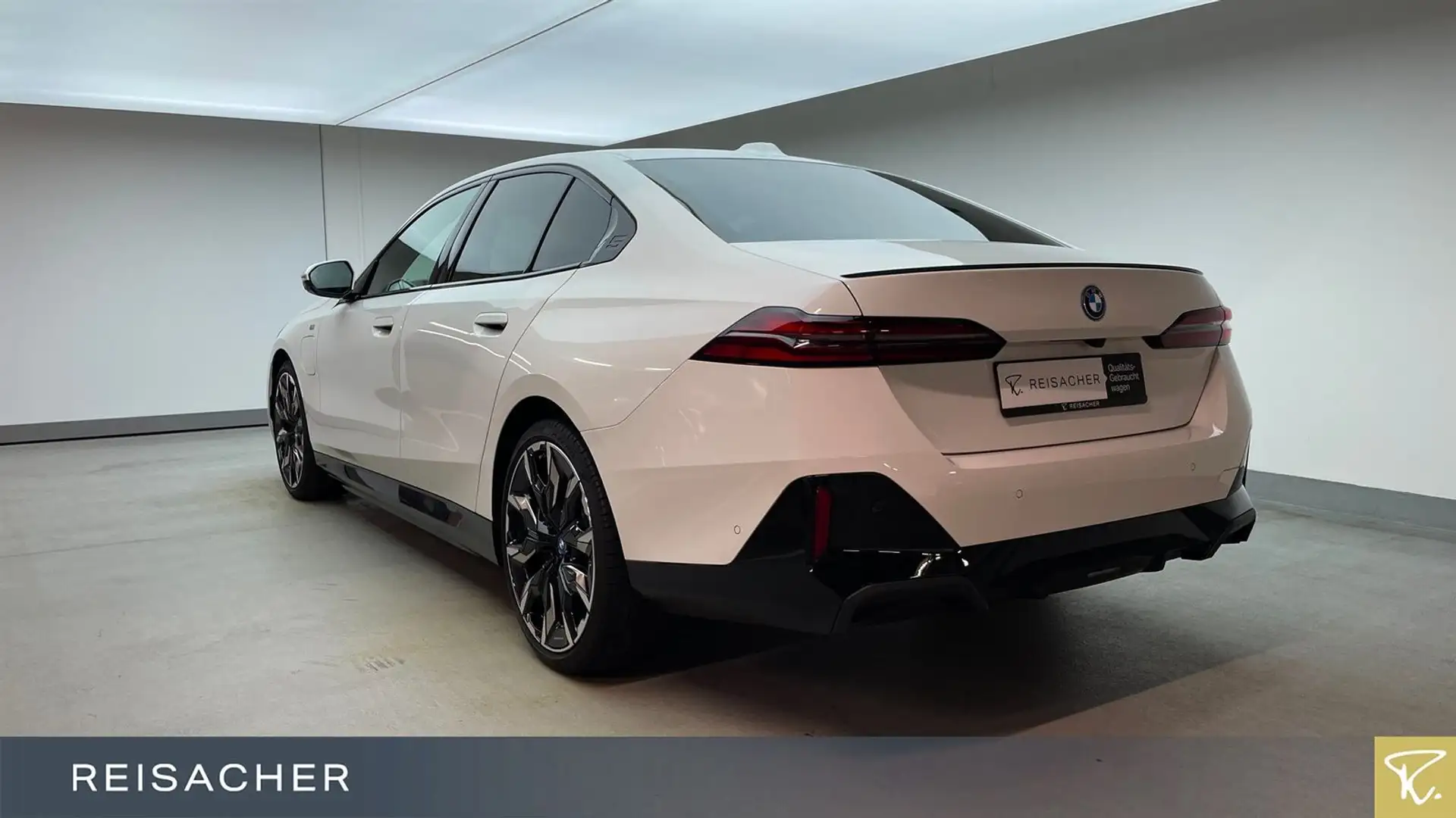 BMW 550 e A xDrive Lim M-Sport,M-Sport PRO,AHK,DAProf Weiß - 2