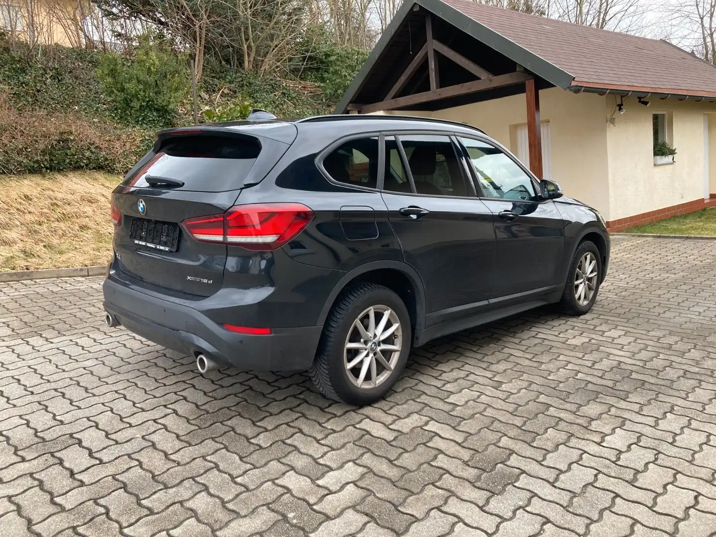 BMW X1 xDrive 18d Advantage - Navi, LED Schwarz - 2