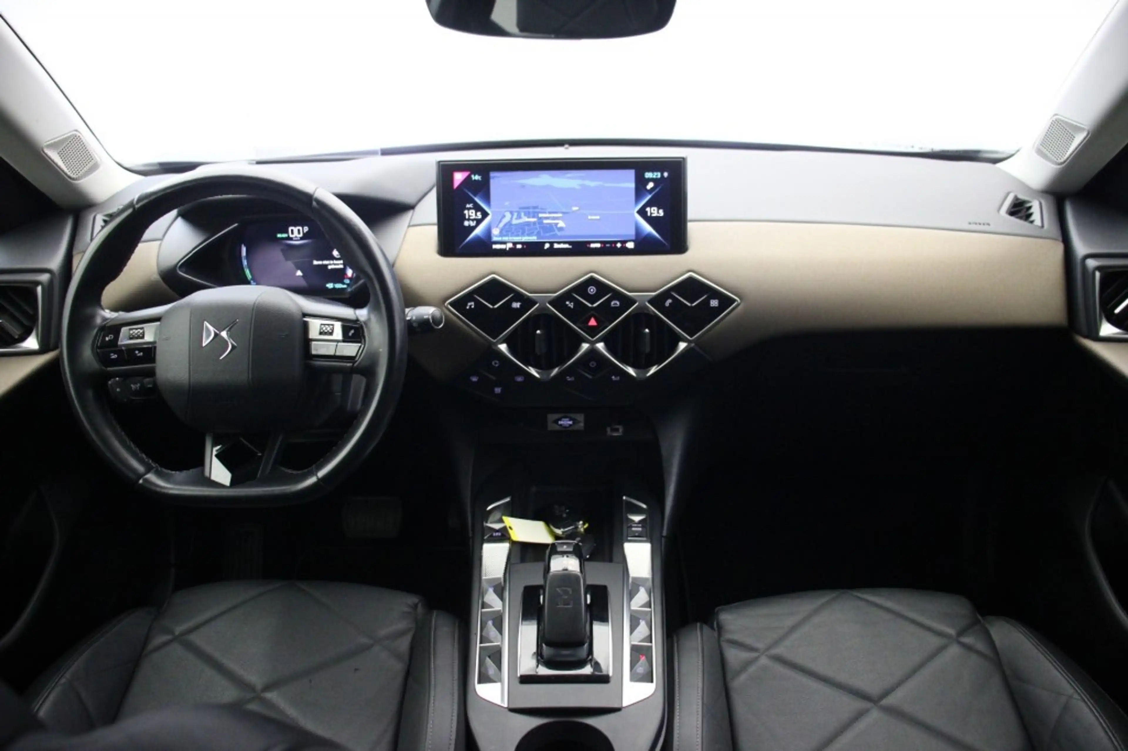 DS Automobiles DS 3 E-Tense So Chic 50 kWh - Carplay, Camera, Cruise, — photo 2