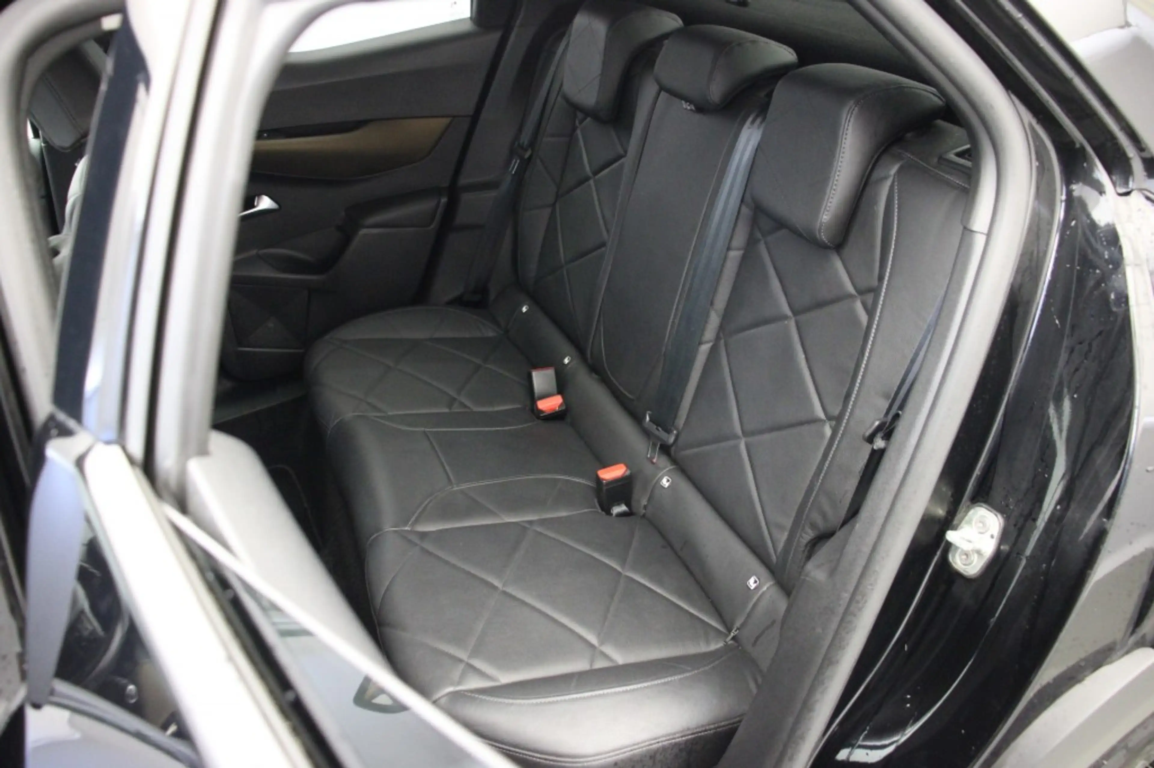DS Automobiles DS 3 E-Tense So Chic 50 kWh - Carplay, Camera, Cruise, — photo 12