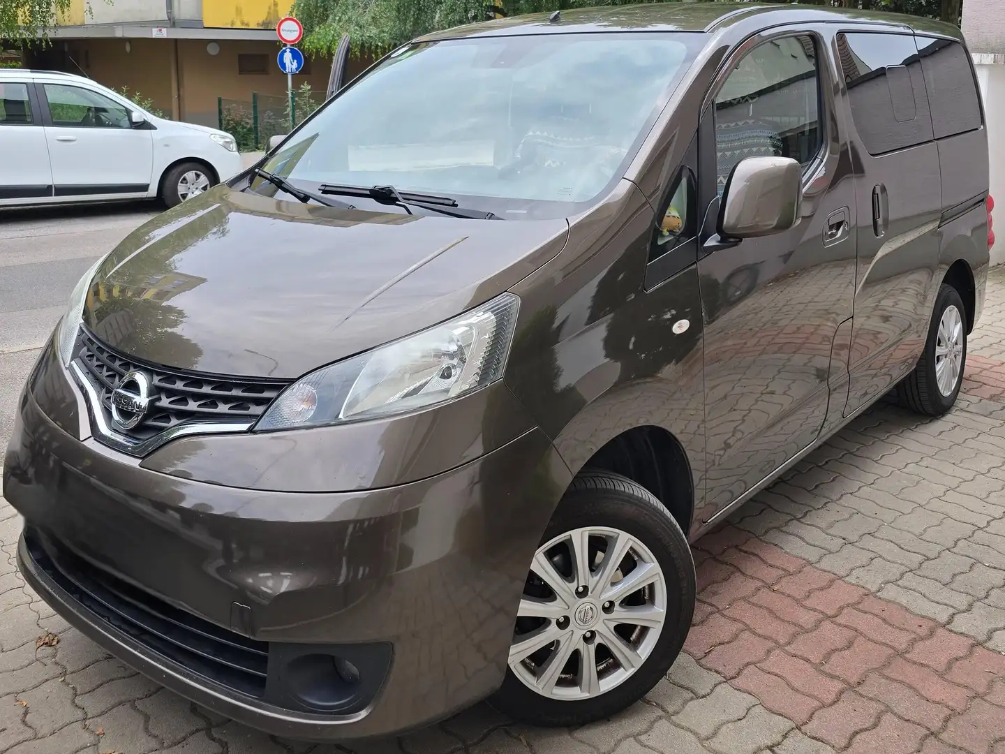 Nissan NV200 NV200 Kombi 1,5 dCi 110 Evalia Tekna Evalia Tekna Braun - 1
