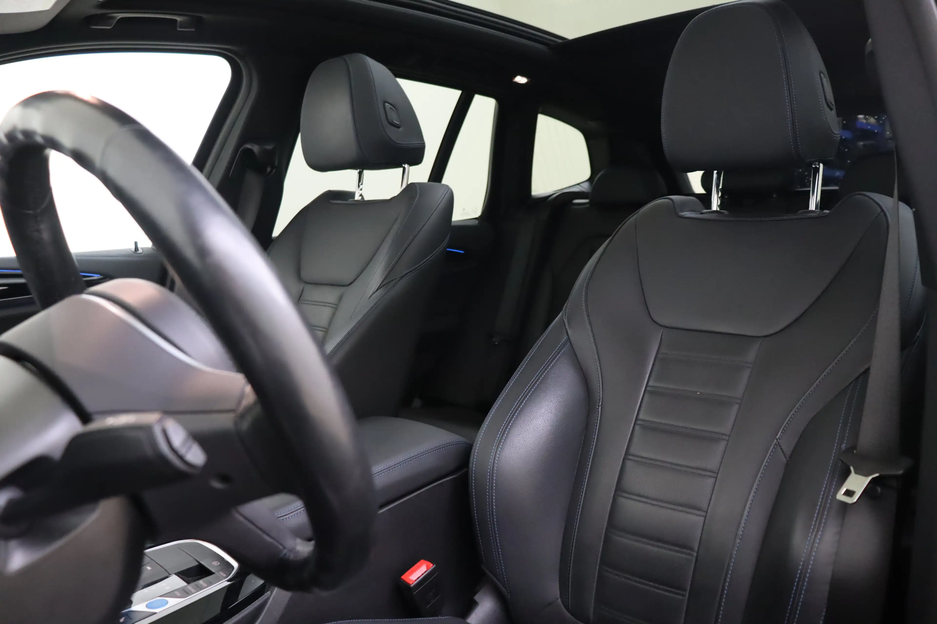 BMW iX3 High Executive / Trekhaak / Sportstoelen / Laserli — photo 8