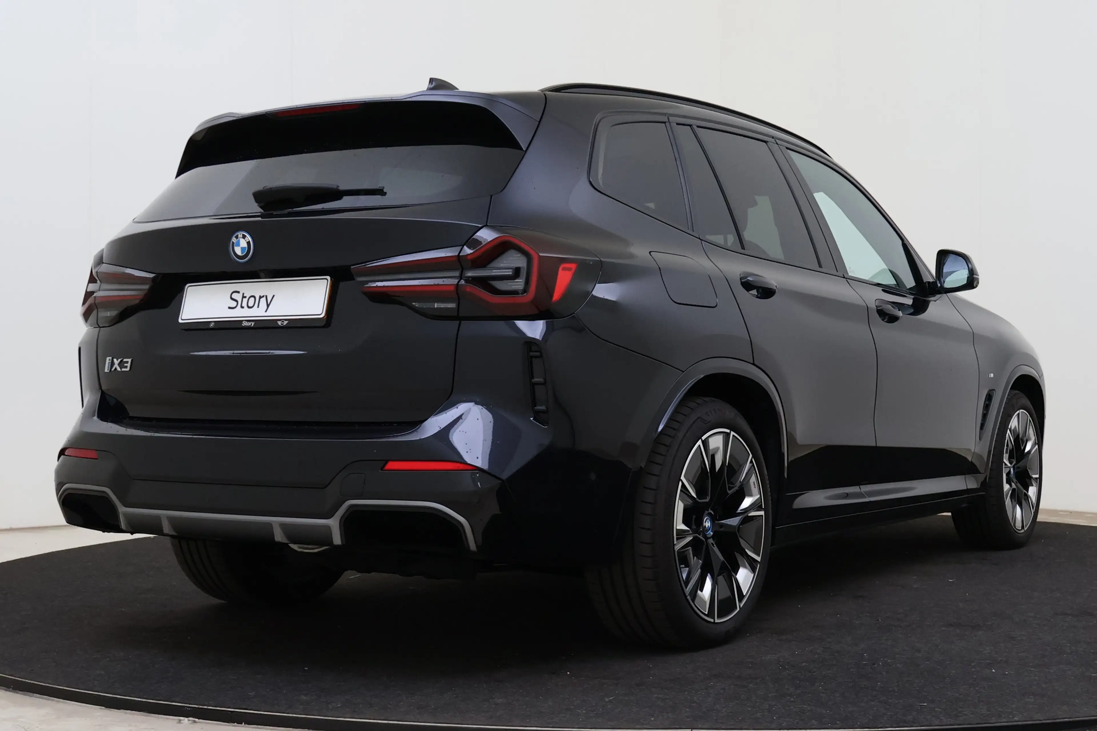 BMW iX3 High Executive / Trekhaak / Sportstoelen / Laserli — photo 2