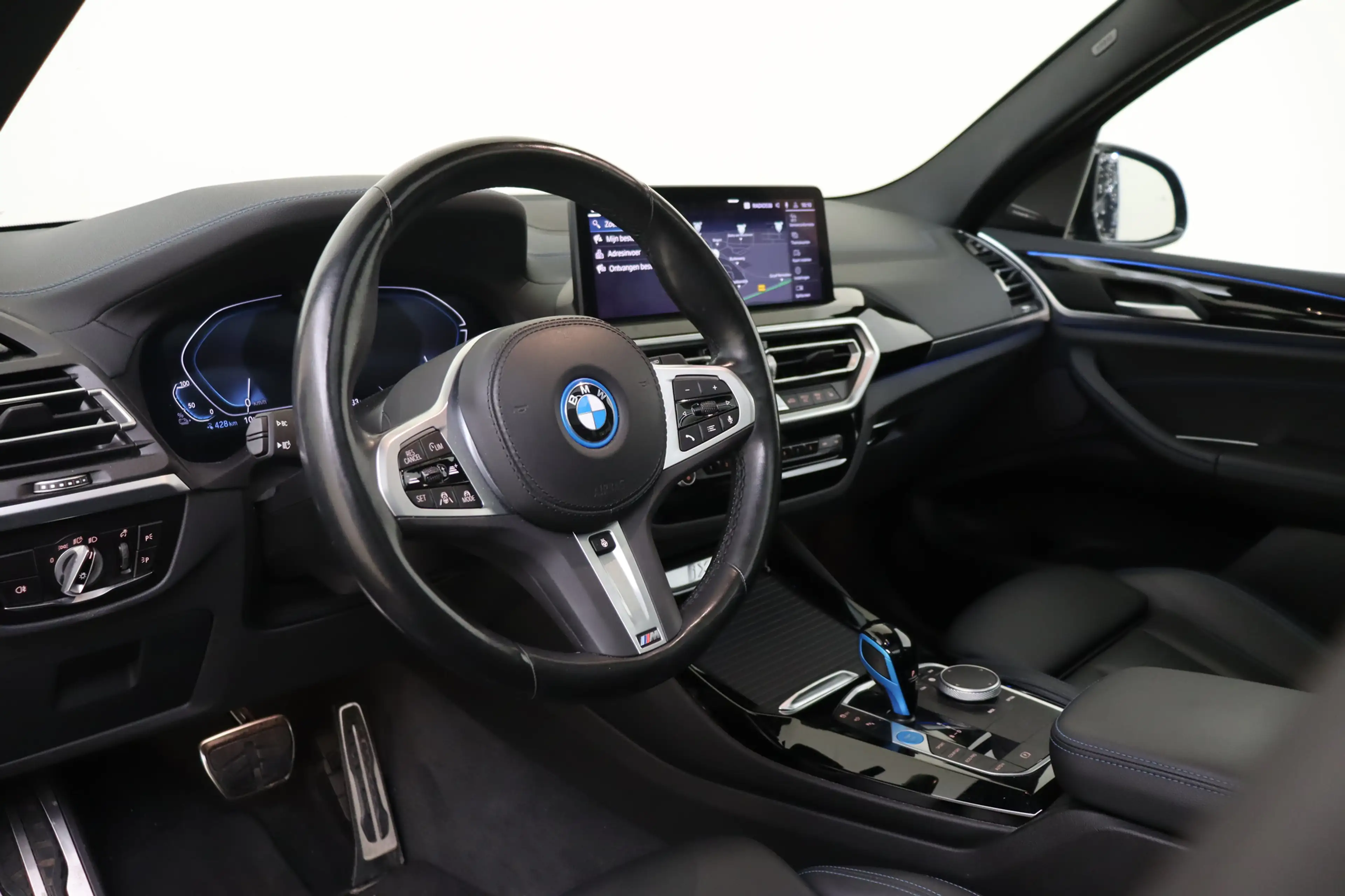 BMW iX3 High Executive / Trekhaak / Sportstoelen / Laserli — photo 3