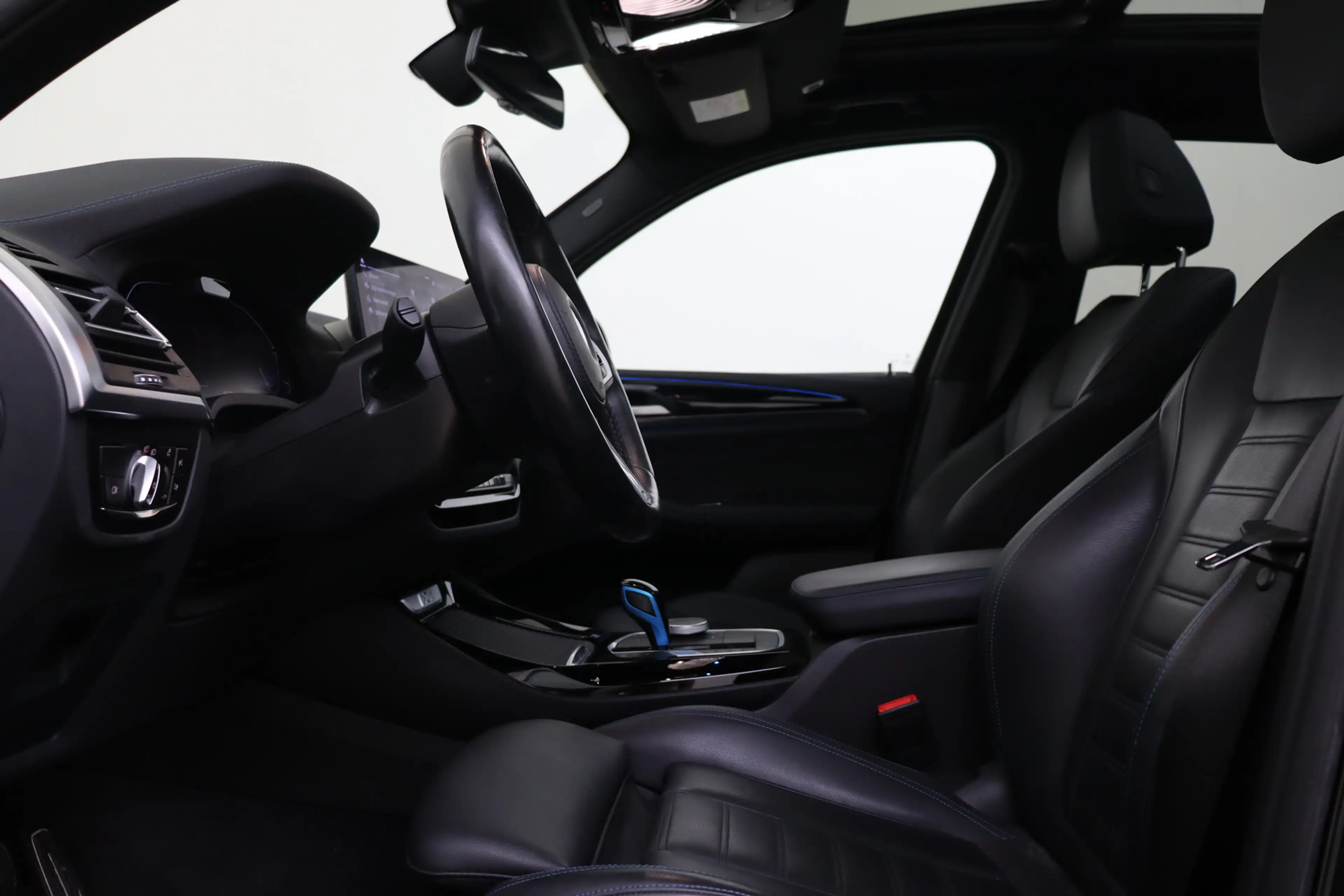 BMW iX3 High Executive / Trekhaak / Sportstoelen / Laserli — photo 12