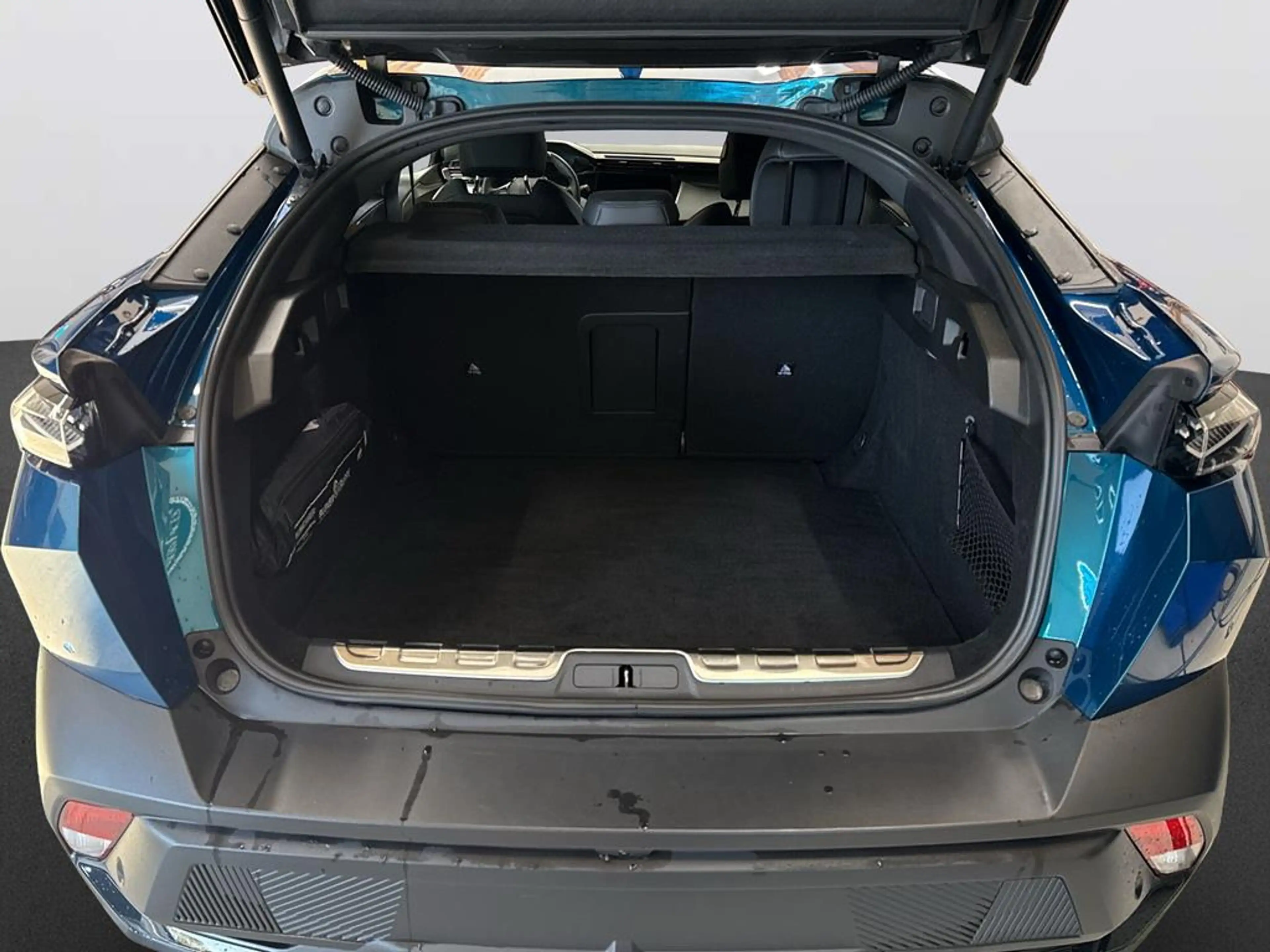 Peugeot 408 GT PureTech 130 EAT8 — photo 9