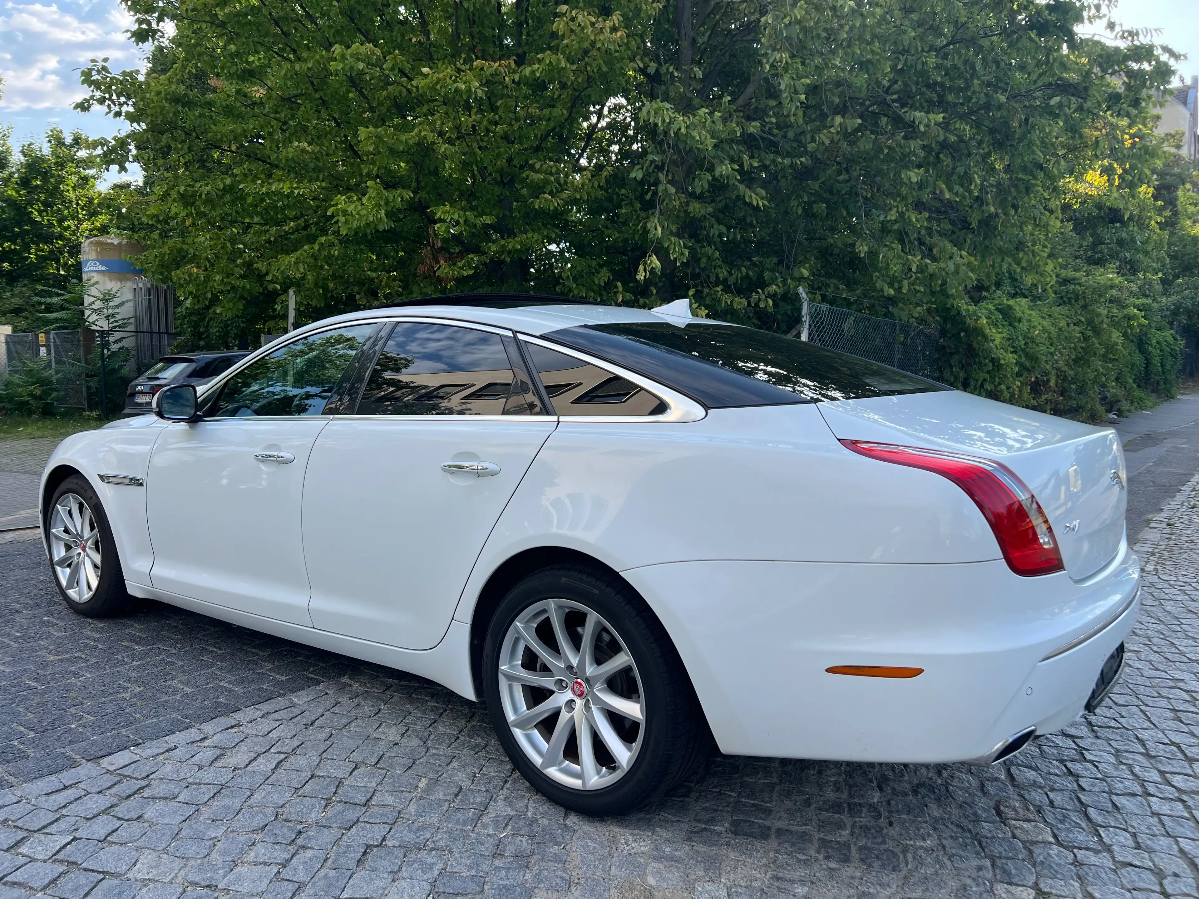 Jaguar XJ Premium Luxury — photo 5
