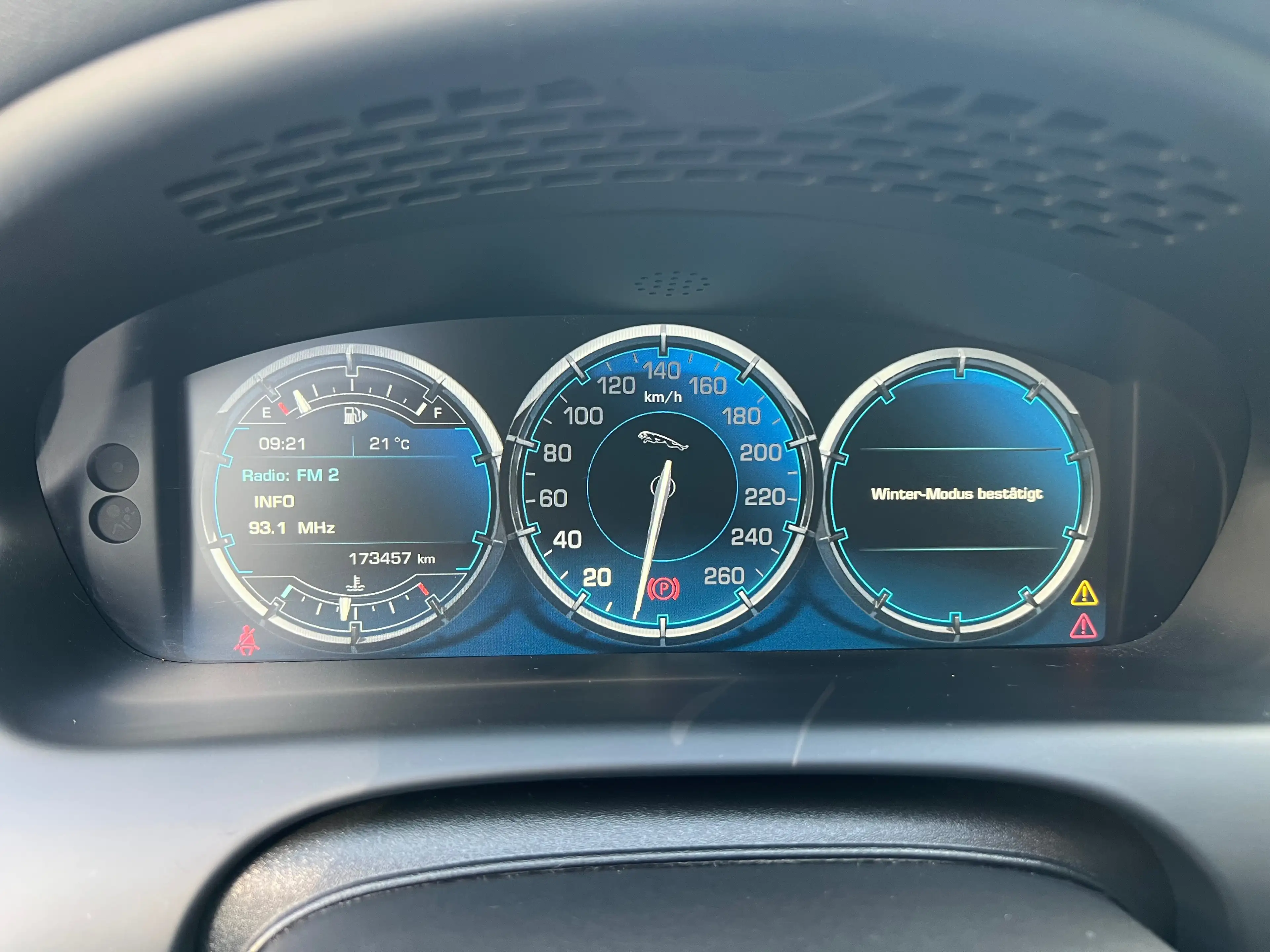 Jaguar XJ Premium Luxury — photo 14