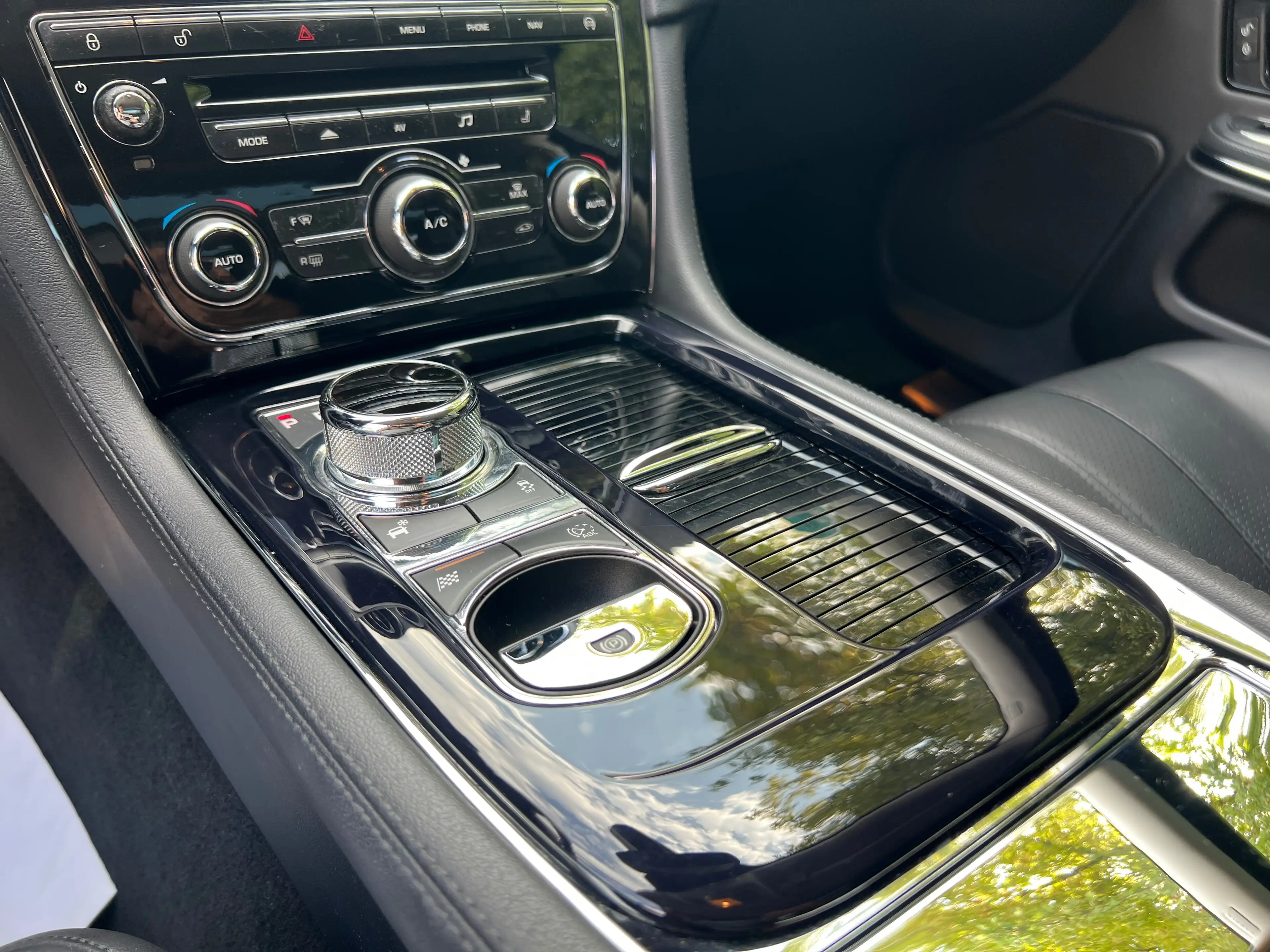 Jaguar XJ Premium Luxury — photo 12