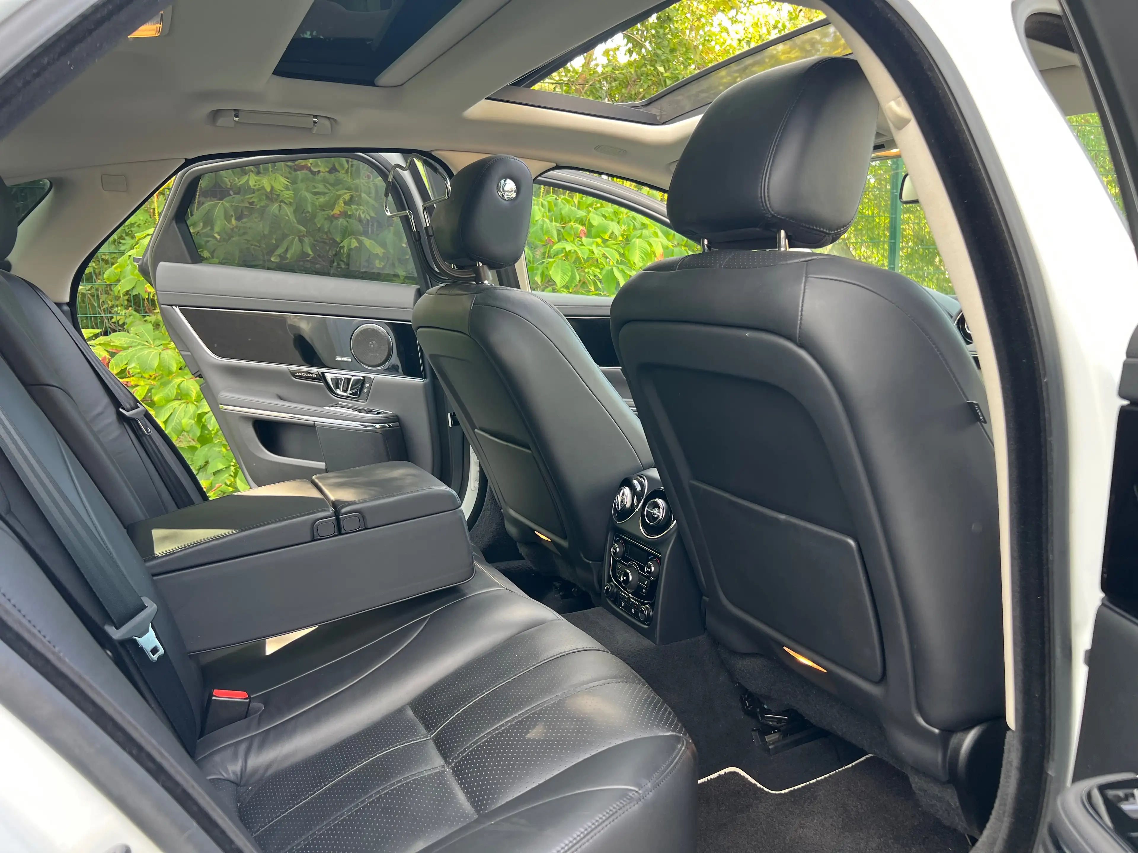 Jaguar XJ Premium Luxury — photo 15