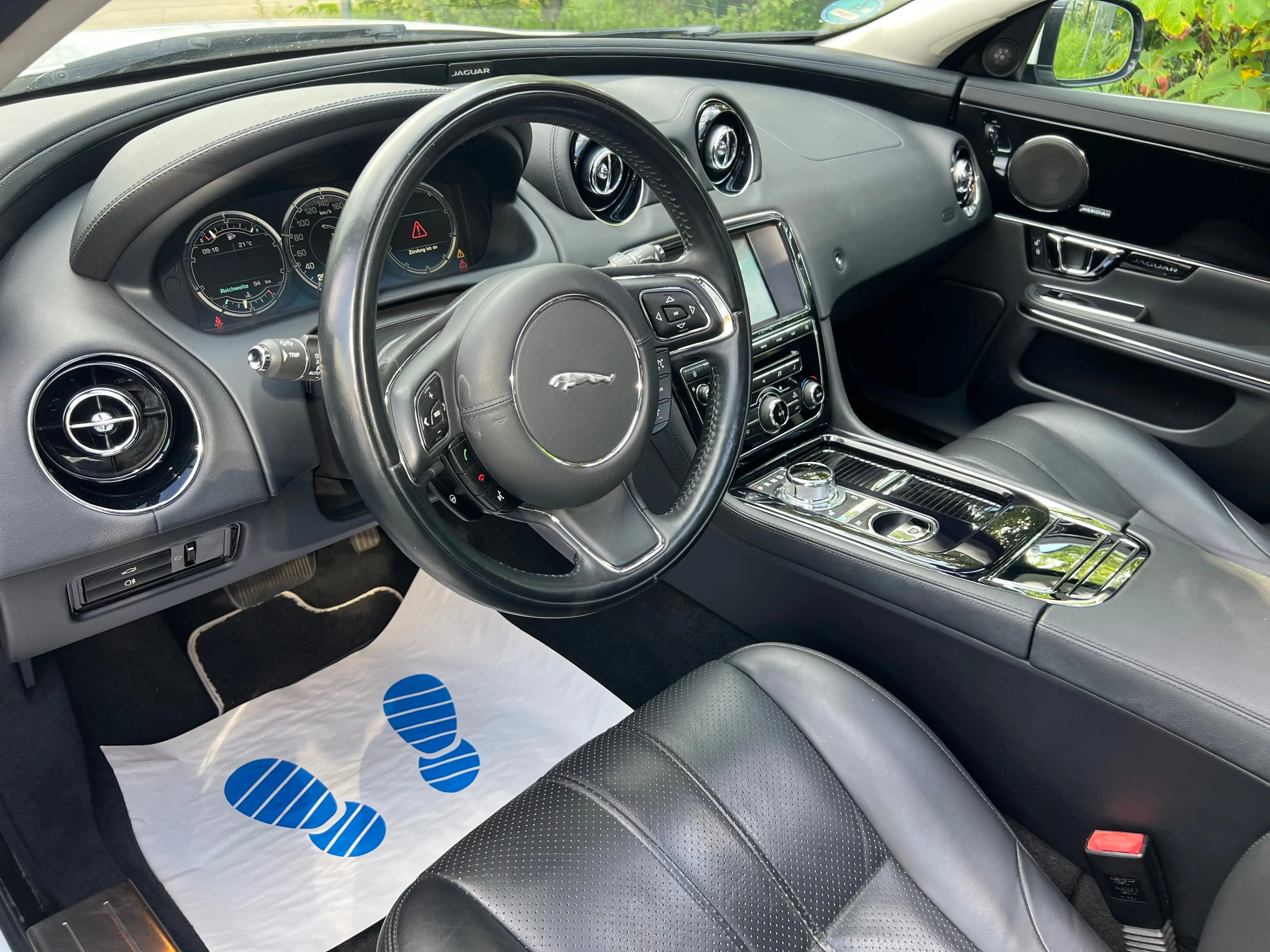 Jaguar XJ Premium Luxury — photo 10