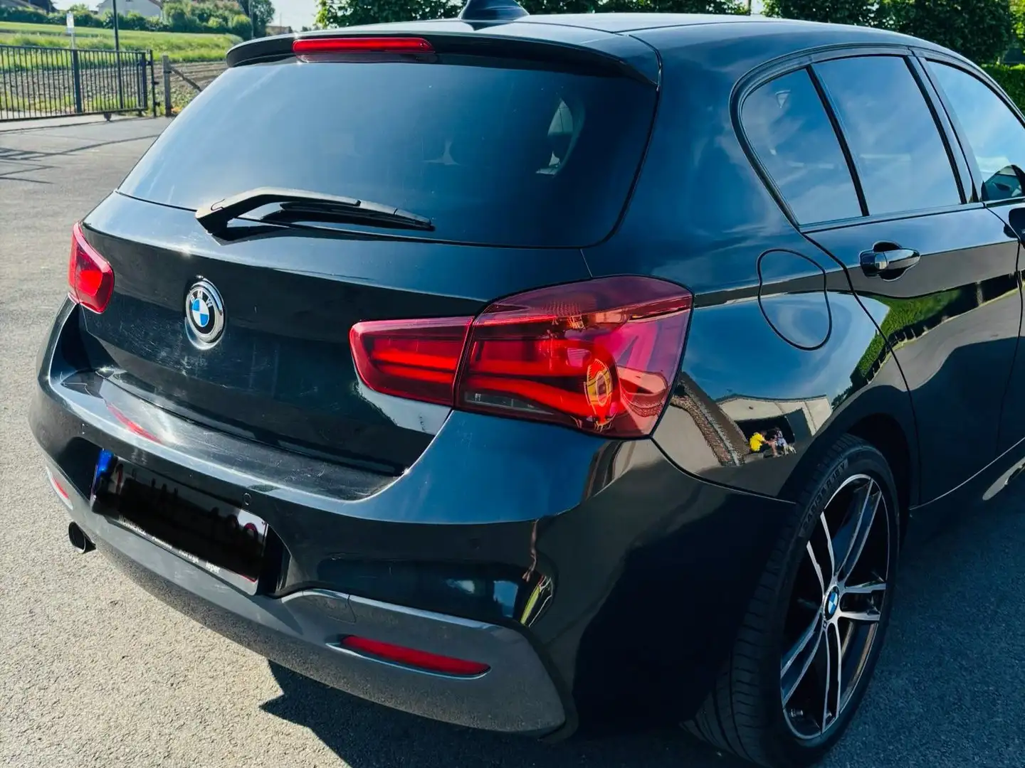 BMW 118 118d Aut. Sport Line Zwart - 2