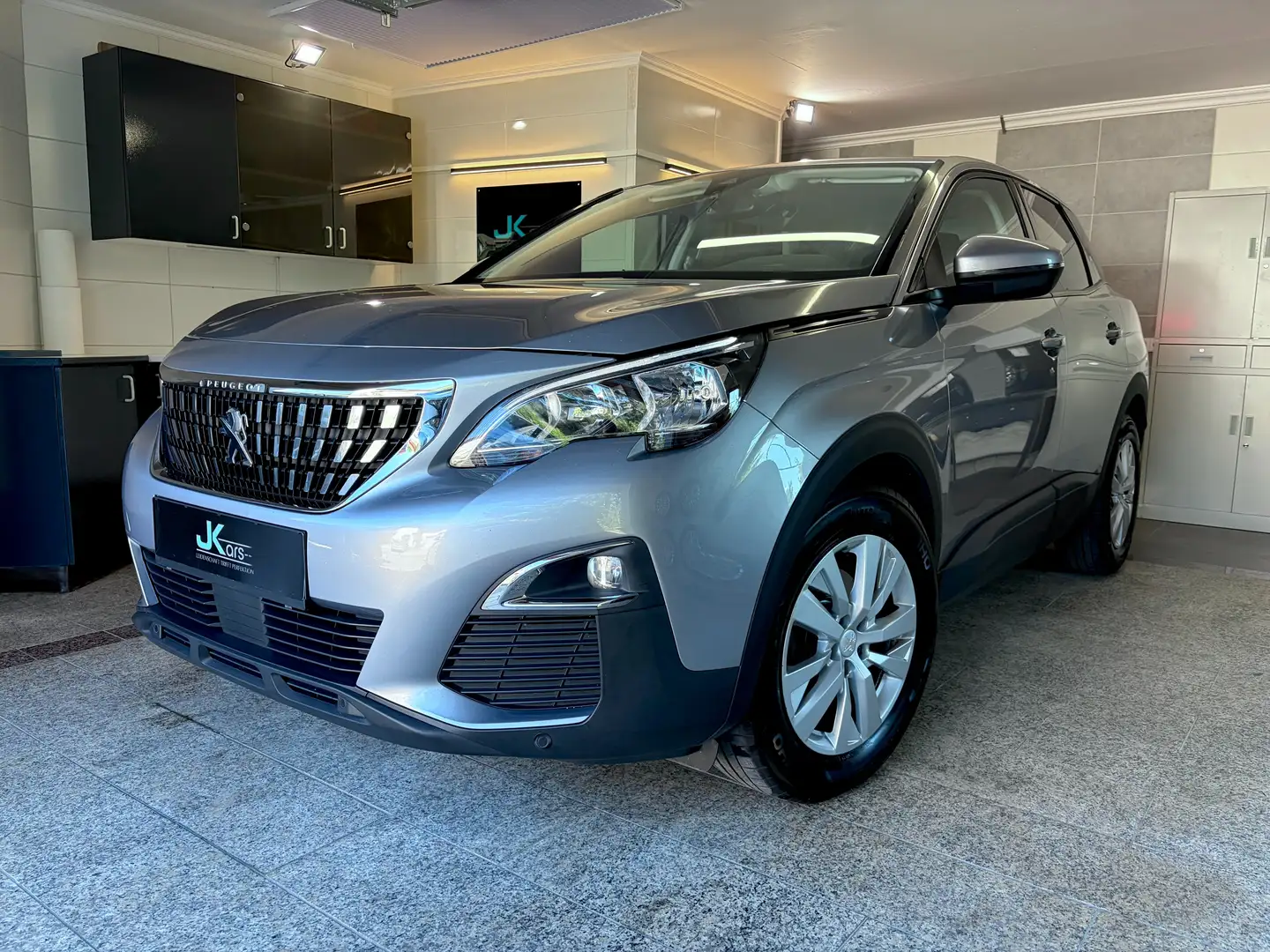 Peugeot 3008 3008 1,5 BlueHDi 130 S Grau - 1