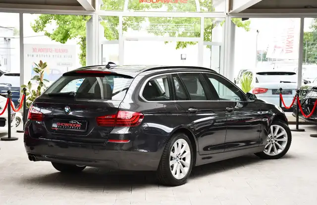 BMW 5 Series view 2