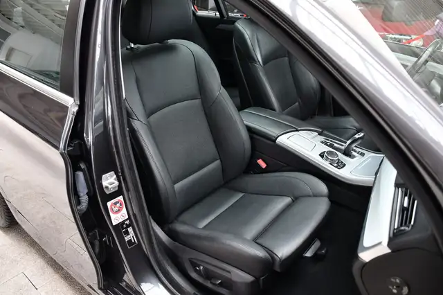 BMW 5 Series view 14