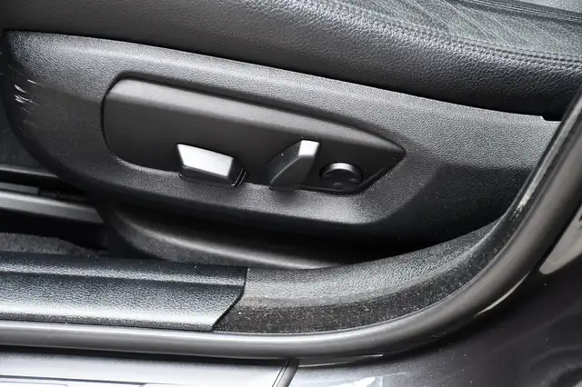 BMW 5 Series view 12