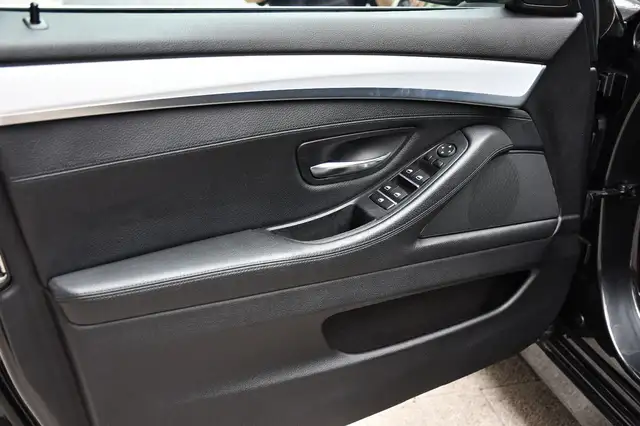 BMW 5 Series view 7
