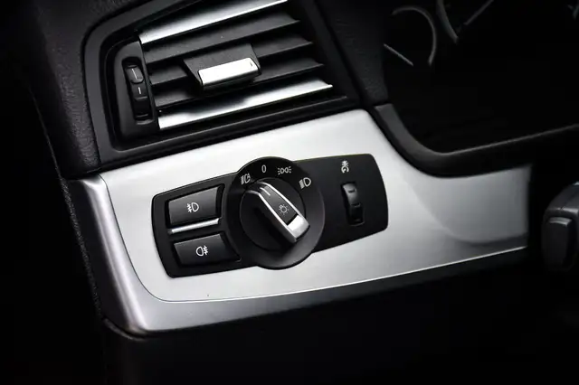 BMW 5 Series view 10