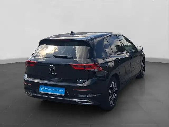 Volkswagen Golf view 3