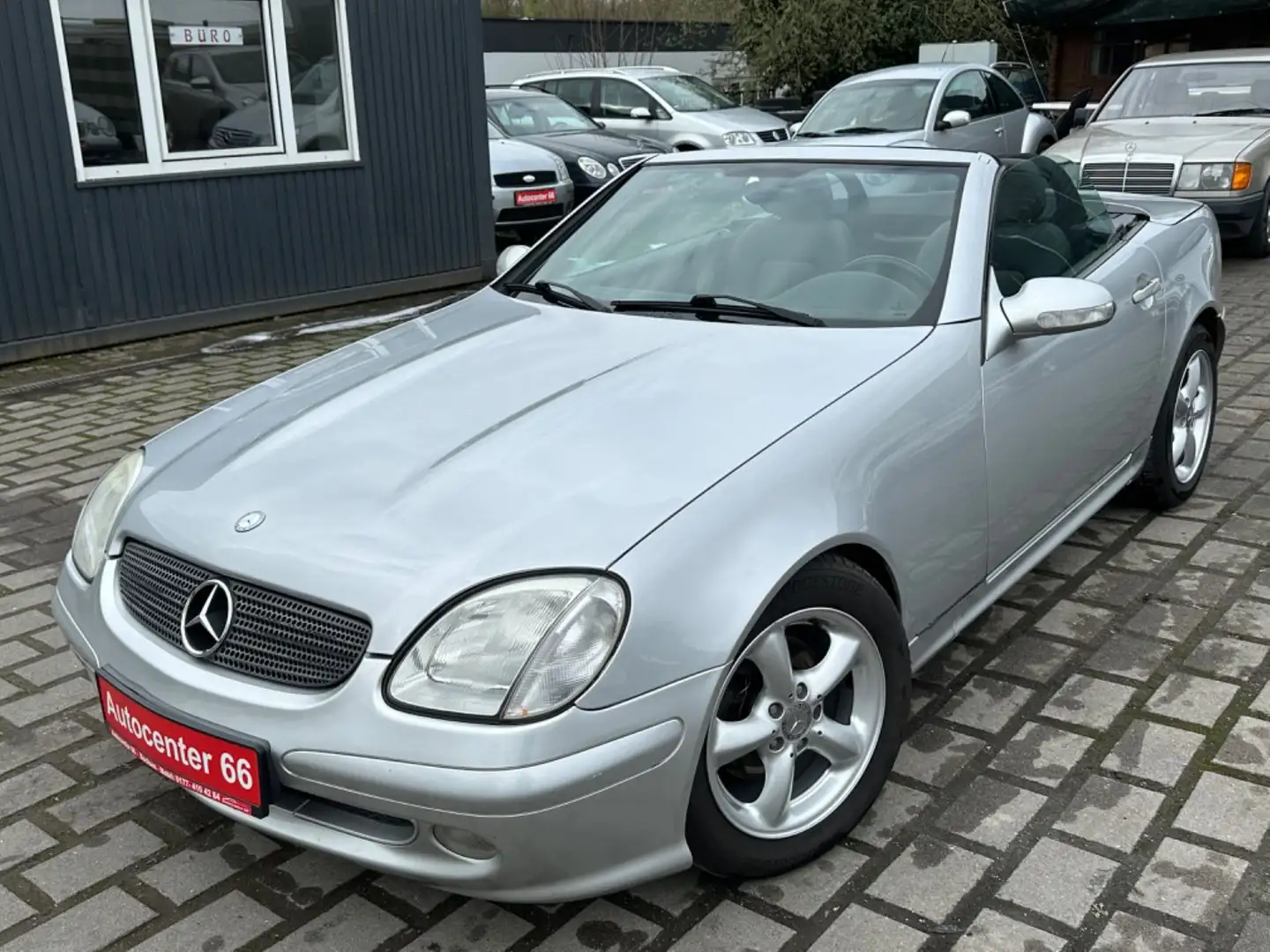 Mercedes-Benz SLK 200 Aut Roadster Komp*BOSE*1.HAND*SCHECKHEFT Gümüş rengi - 1